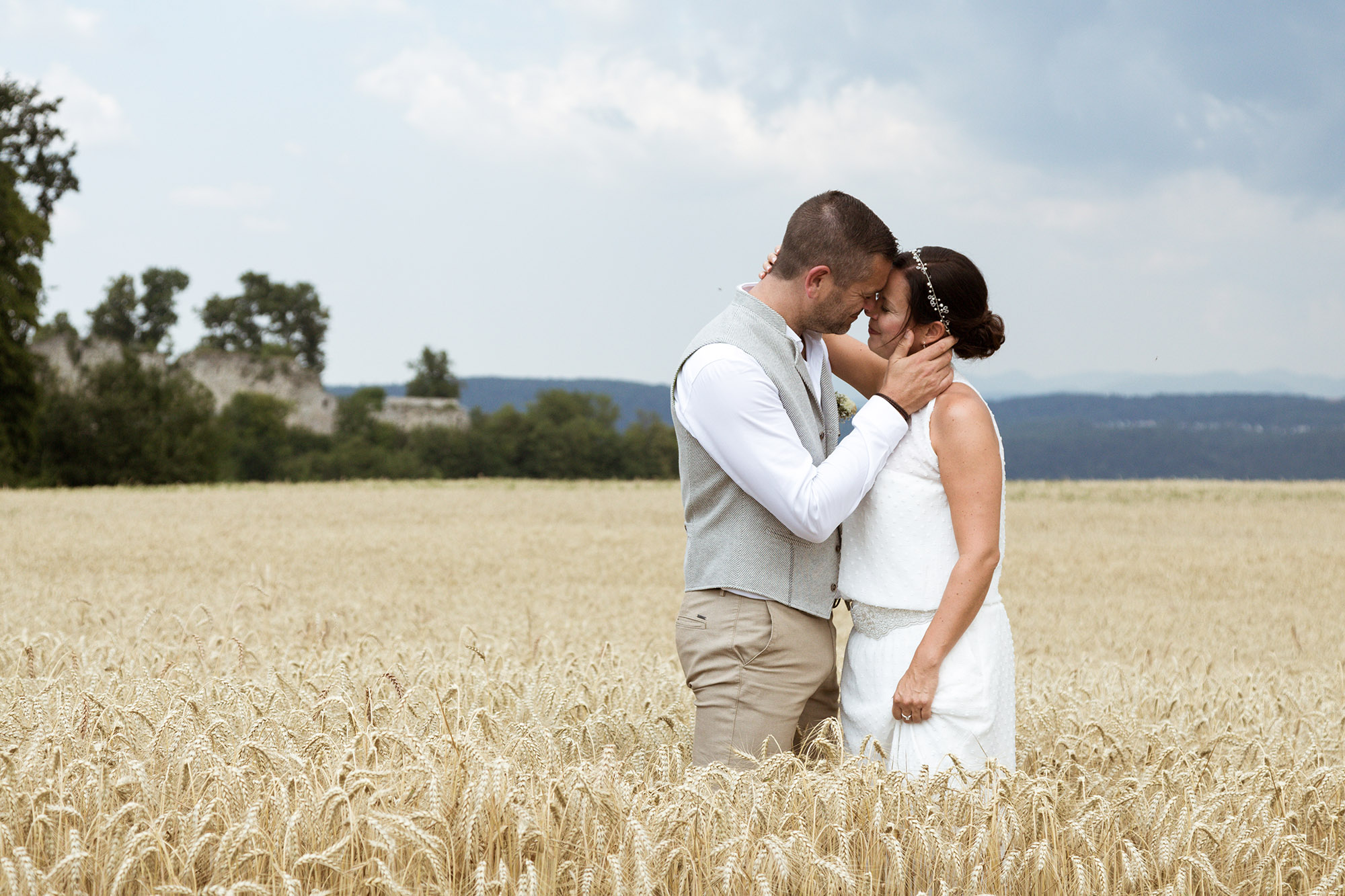 Brautpaar Fotoshooting im Kornfeld in Muttenz
