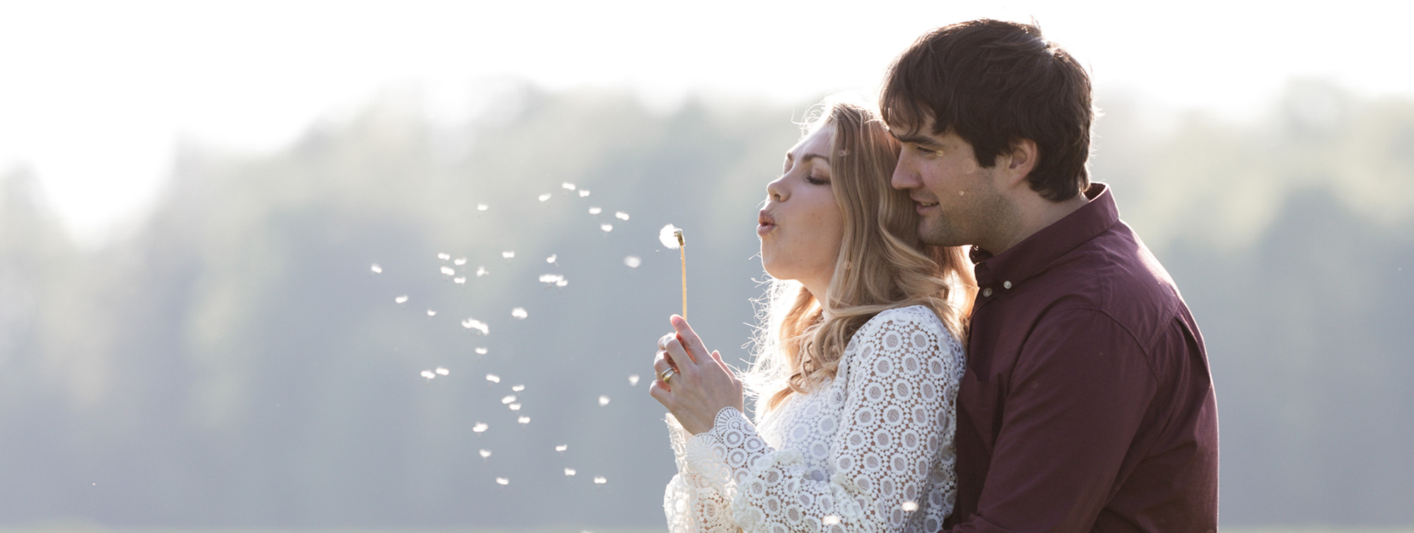 Verlobungs Fotoshooting mit einem verliebten Paar in Basel - Hochzeitsfotografin