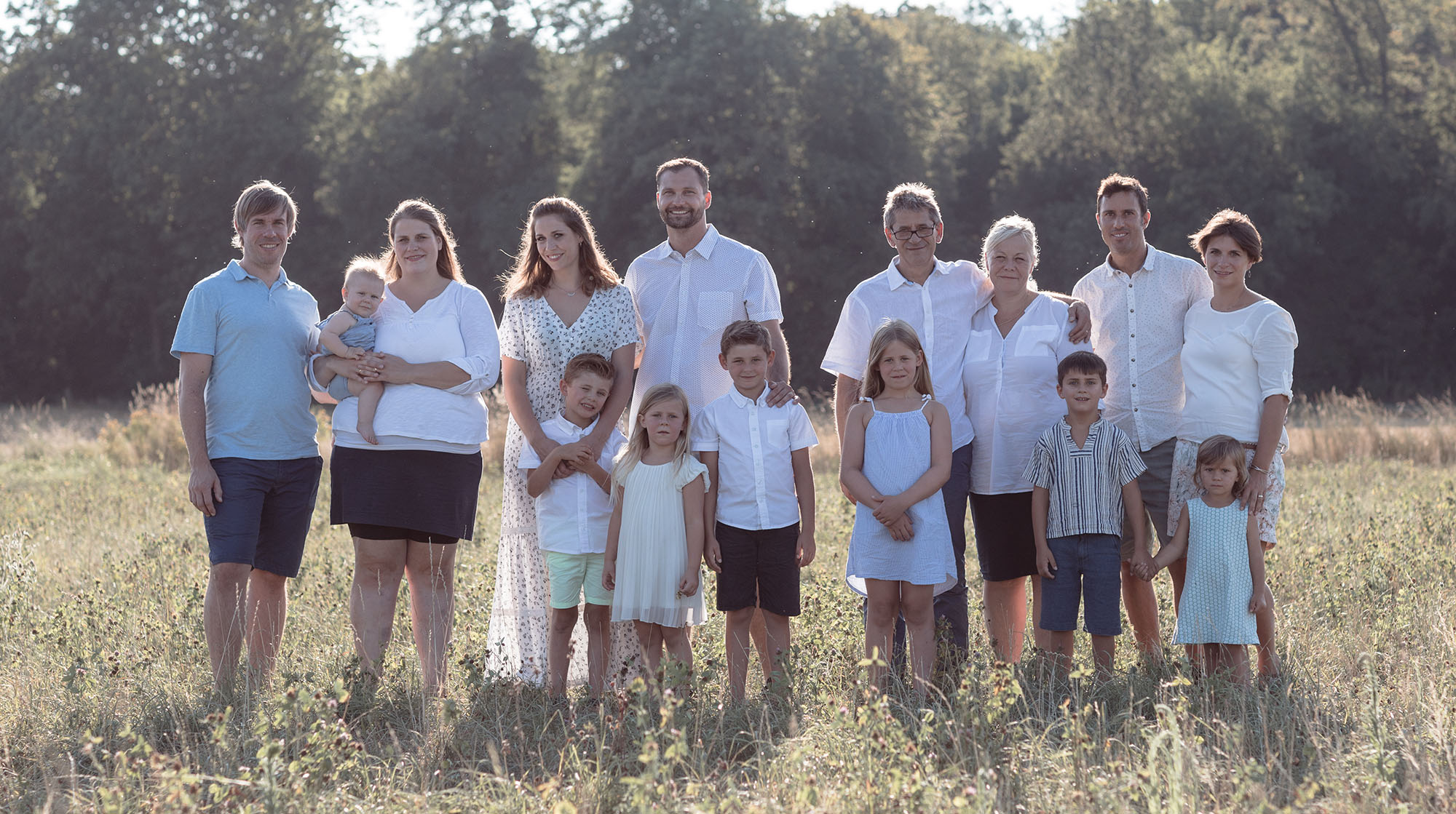 Grossfamilien Fotoshooting in Basel in der Natur