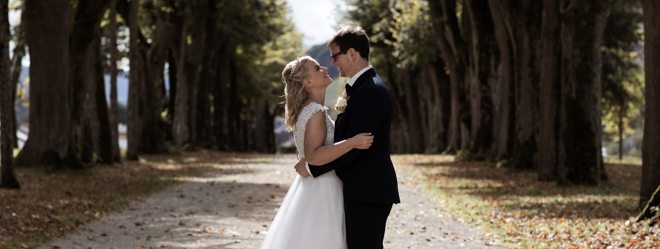 Hochzeit in Basel - Brautpaar Fotoshooting im Schloss Ebenrain