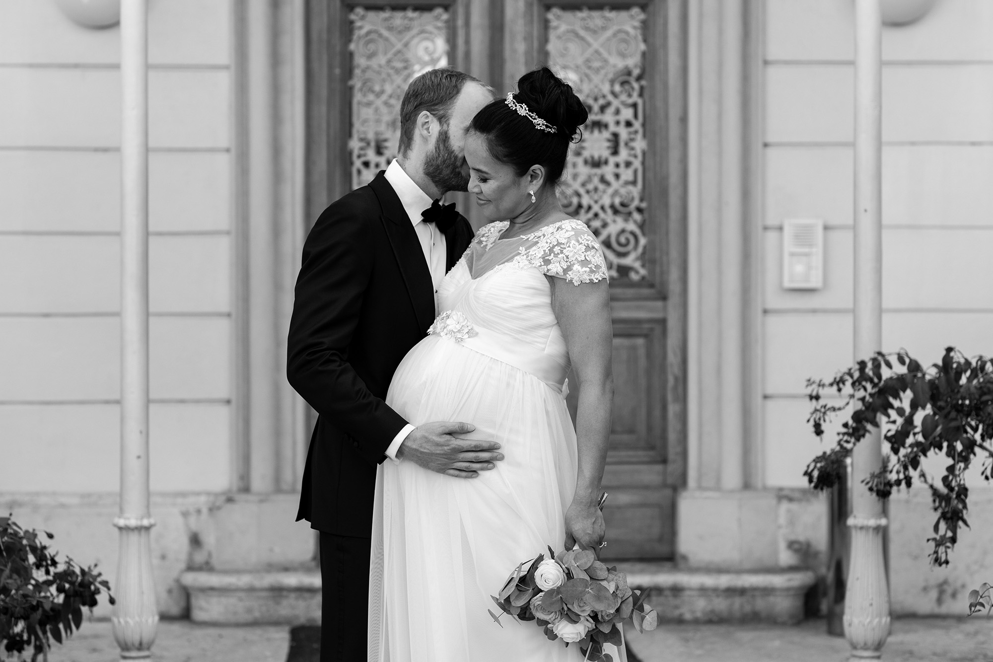 Hochzeitsfotografie Brautpaar in den Merian Gärten - Hochzeitsfotograf Basel