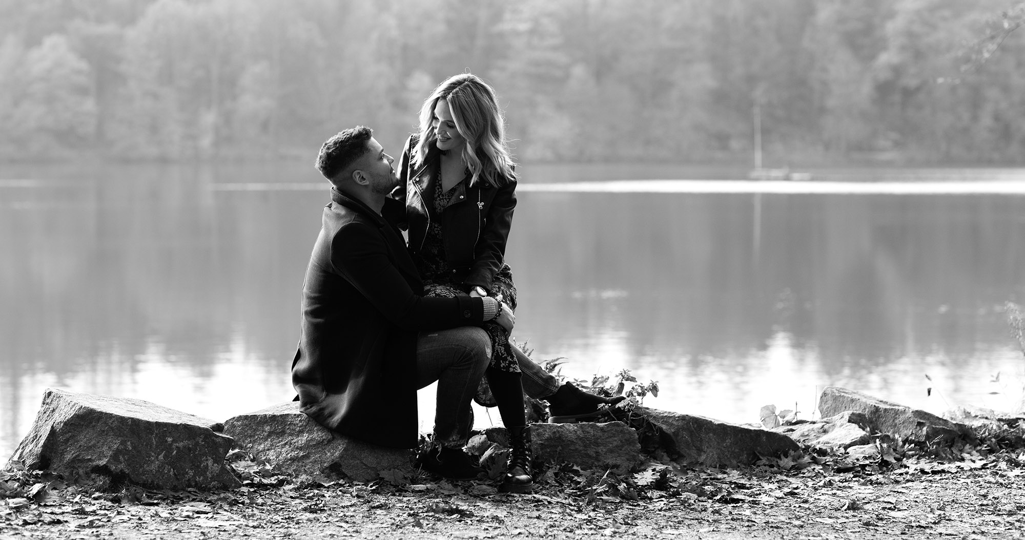 Paar Fotoshooting am Bergsee bei der Fotografin Nicole Kym aus Basel