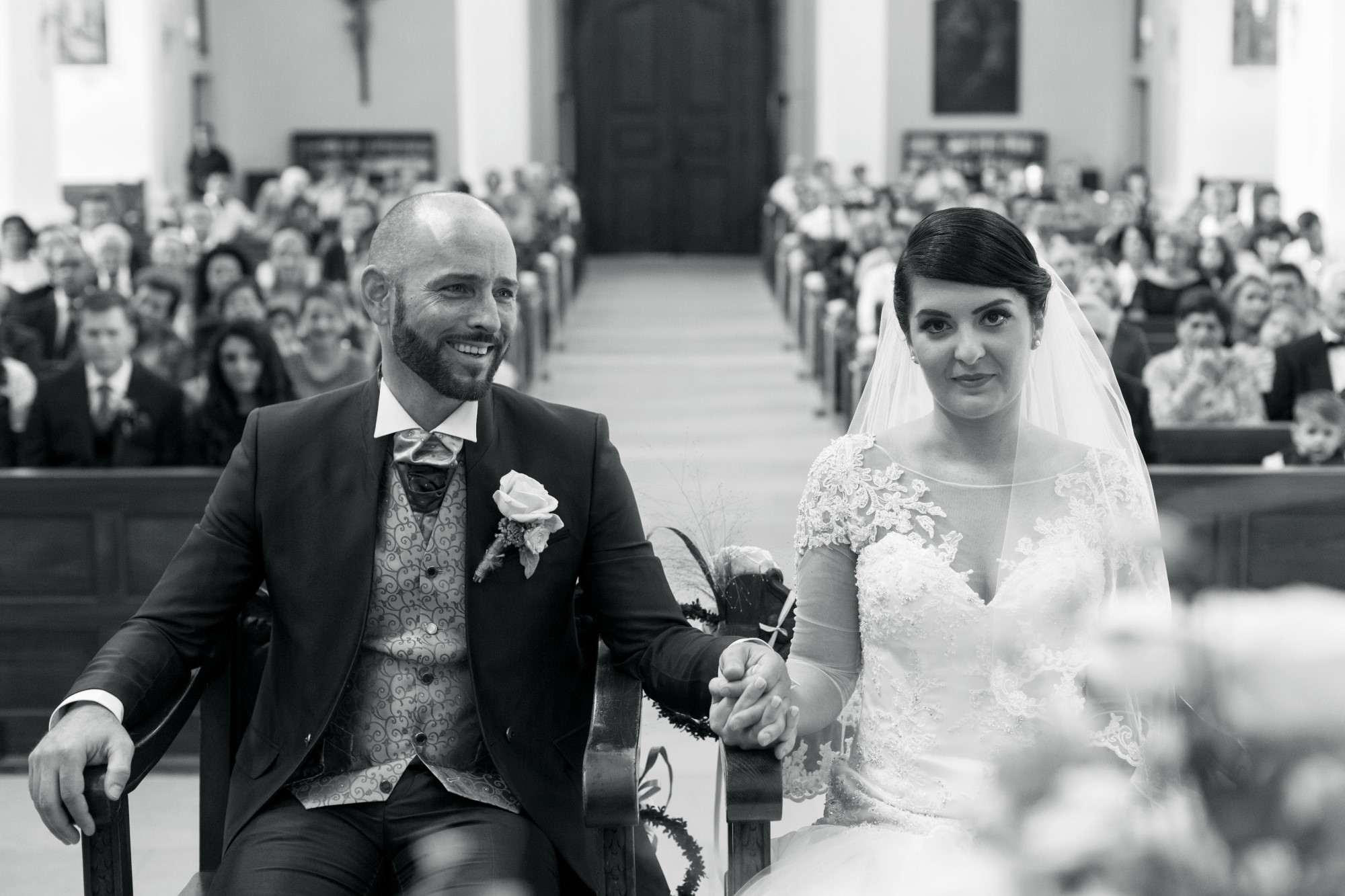 Das Brautpaar bei der kirchlichen Trauung im Dom in Arlesheim