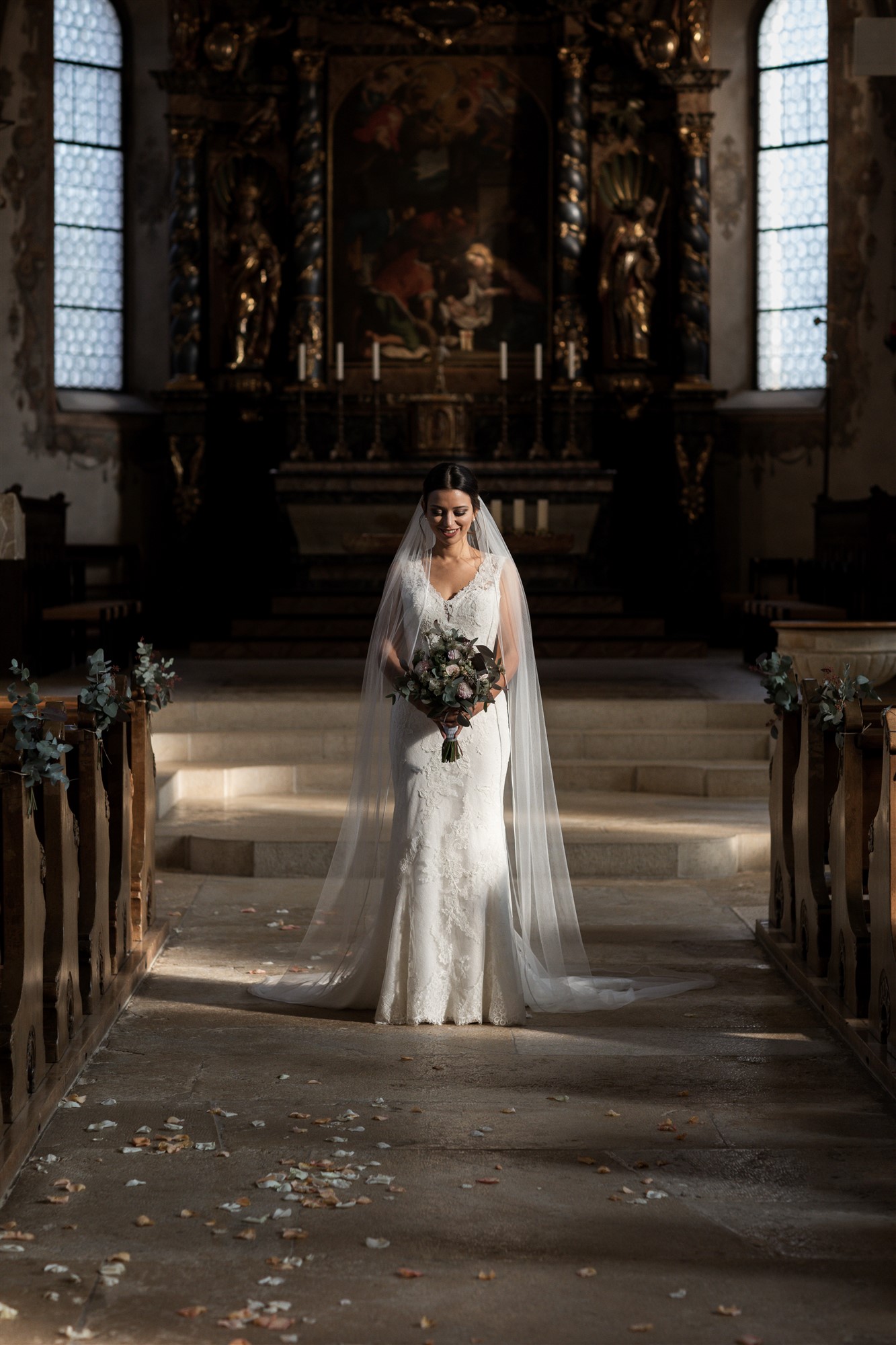Die wunderschöne Braut in der Kirche in Therwil