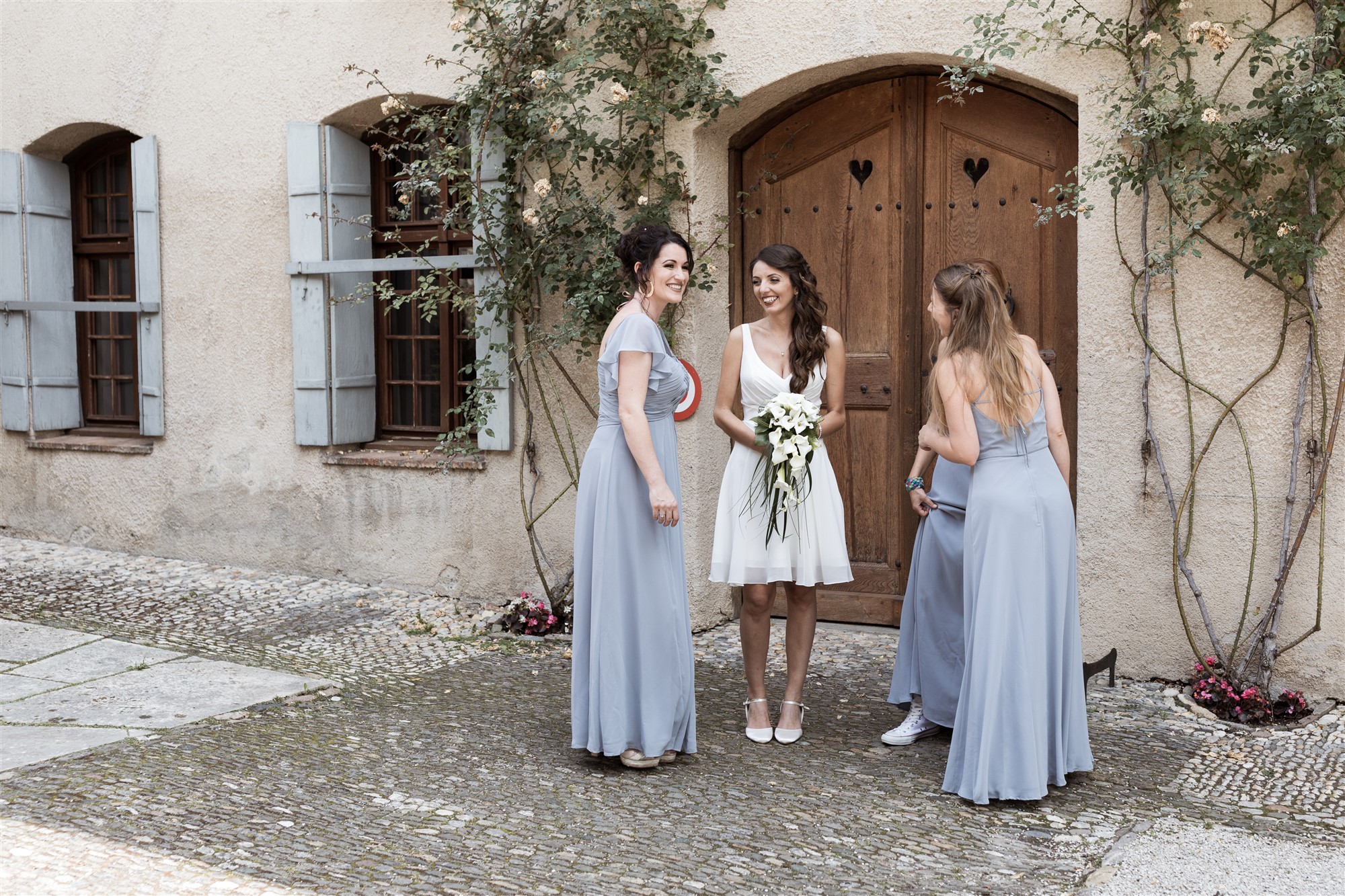 Hochzeit Schloss Wildenstein - Die Braut mit ihren Freundinnen