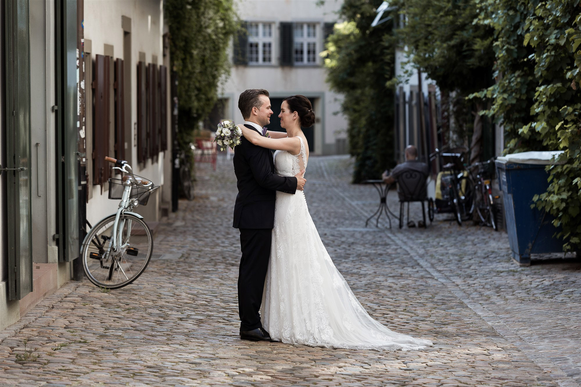 Hochzeit im Teufelhof - Brautpaar Fotoshooting - Hochzeitsfotografin Basel