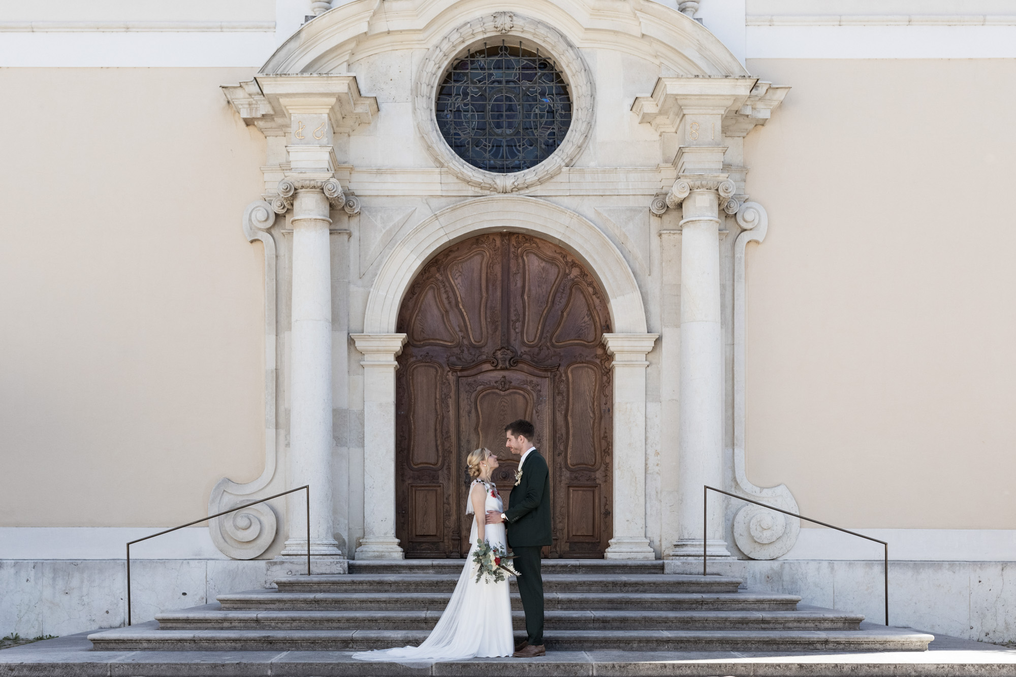 Hochzeit im Turbinenhaus Basel - Zivile Trauung in Arlesheim - Brautpaar beim Fotoshooting - Hochzeitsfotograf Basel