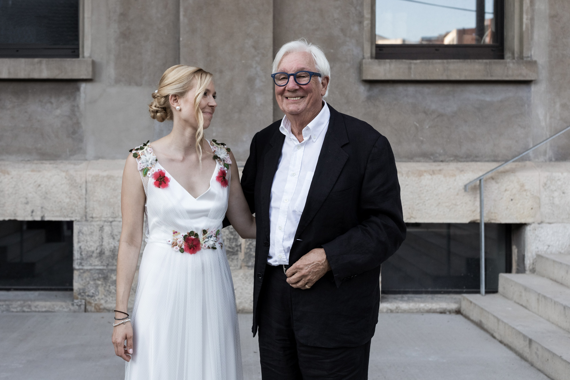 Hochzeit im Turbinenhaus in Basel - Die Braut mit ihrem Papa