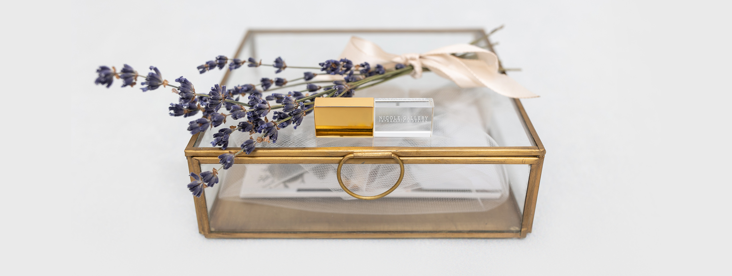 Geschenkbox Hochzeit Hochzeitsfotograf Basel Nicole.Gallery