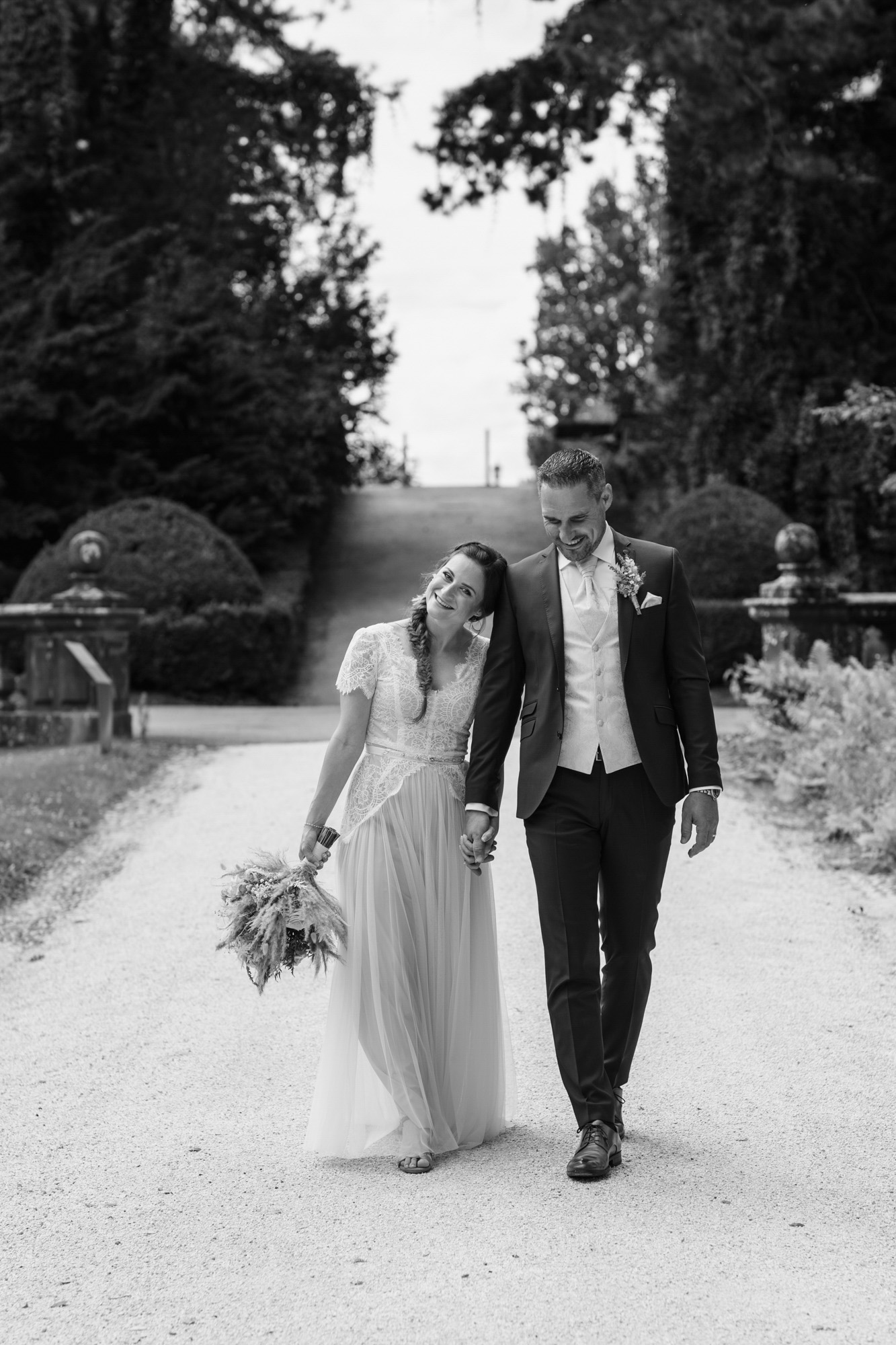 Brautpaar Fotoshooting im Wenkenpark in Riehen - Hochzeit Villa Wenkenhof - Hochzeitsfotograf Basel