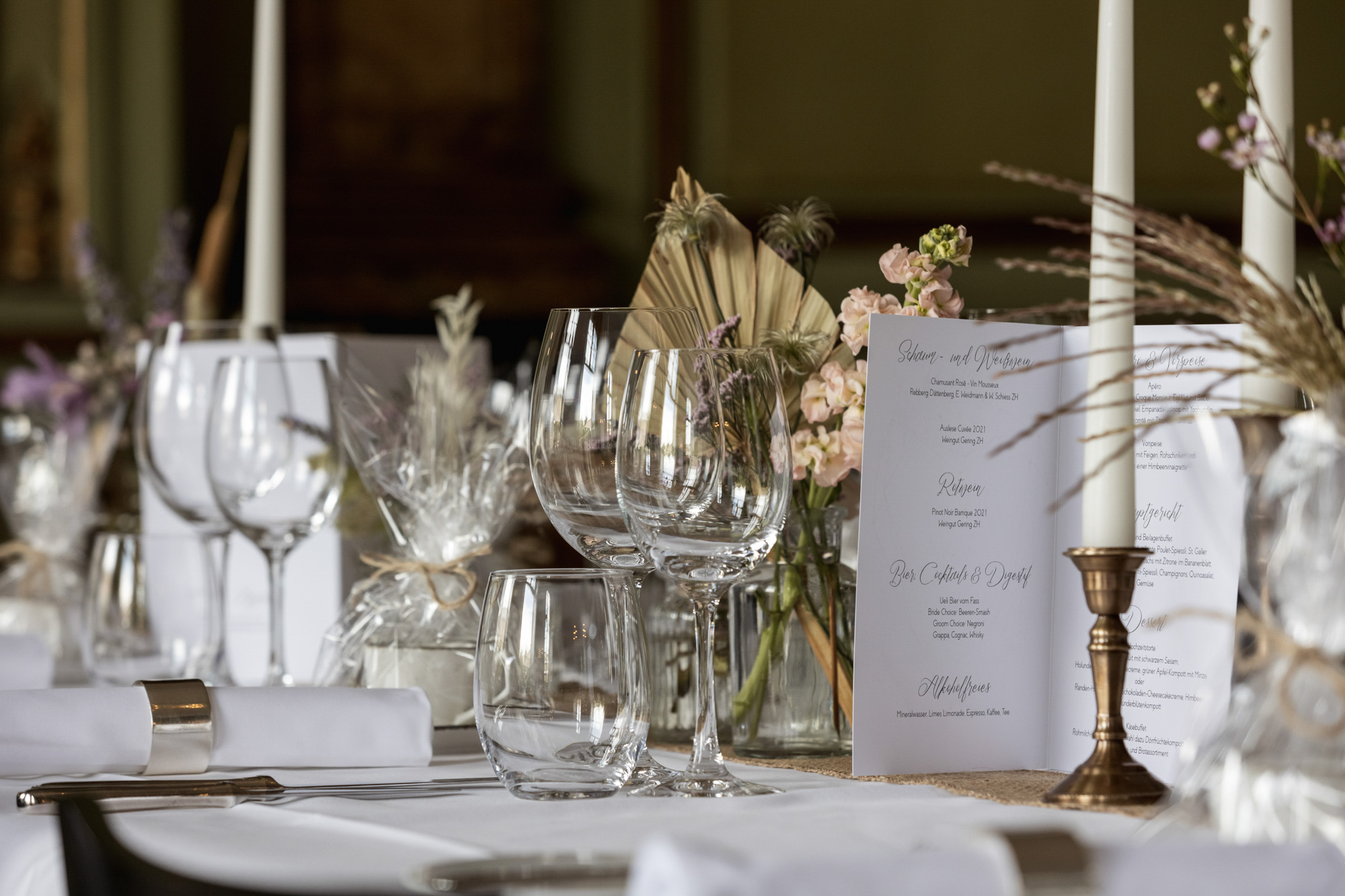 Hochzeitsfest Villa Wenkenhof - Tischdekoration in der Villa - Hochzeitsfotograf Basel