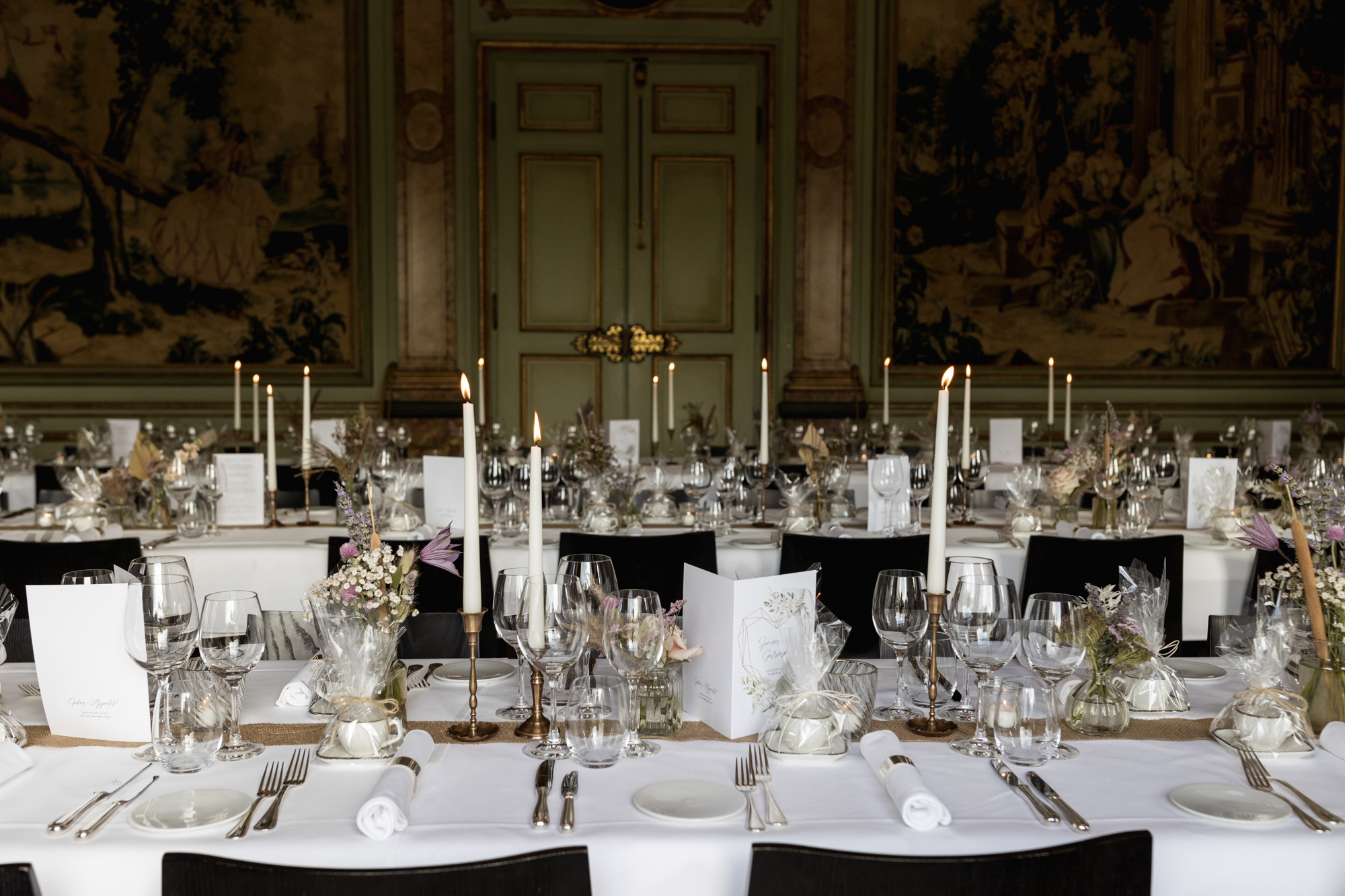 Hochzeitsfest Villa Wenkenhof - Tischdekoration in der Villa - Hochzeitsfotograf Basel