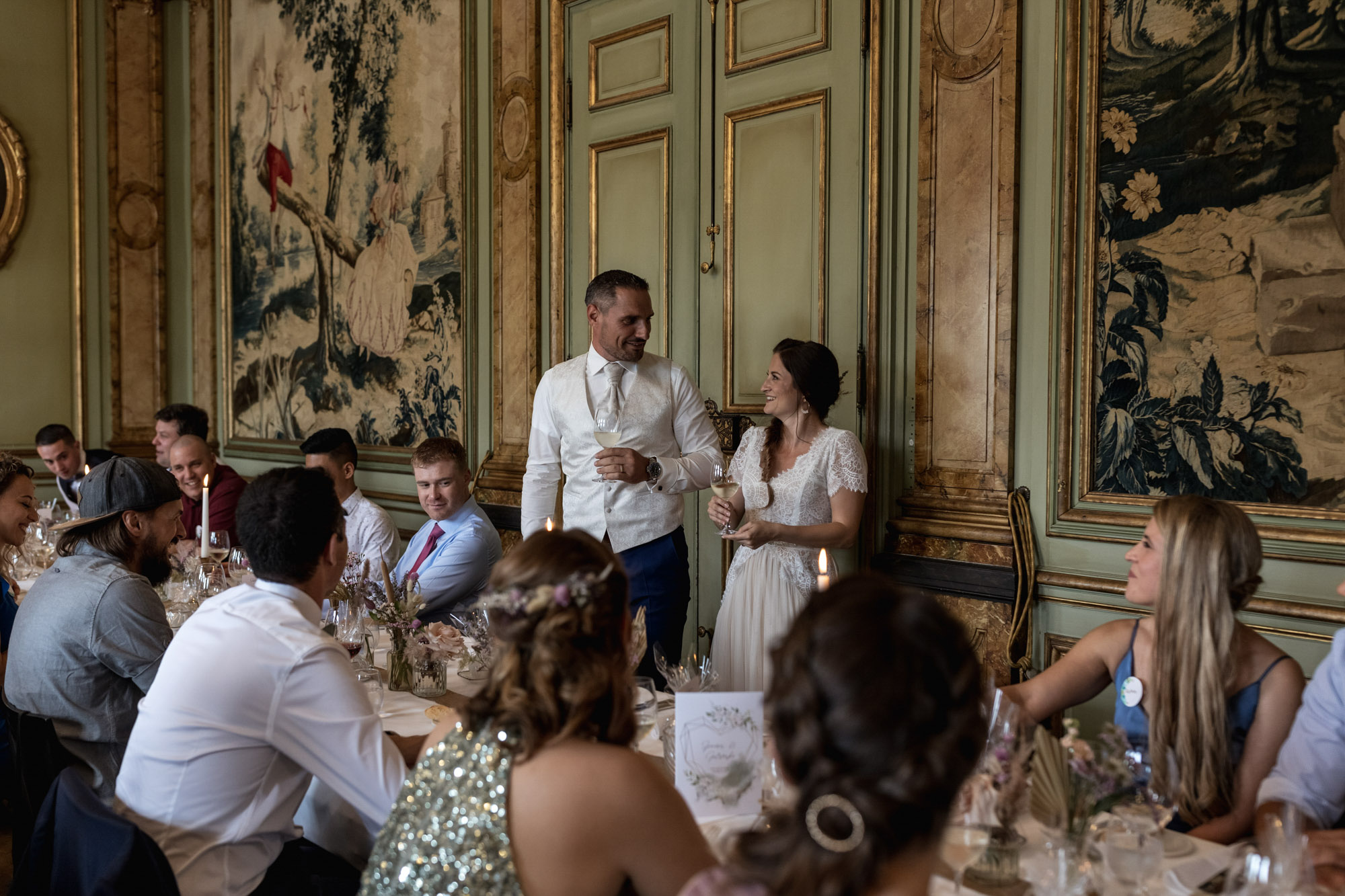 Hochzeitsfest Villa Wenkenhof - Eröffnung durch das Brautpaar fürs Hochzeitsessen - Hochzeitsfotograf Basel