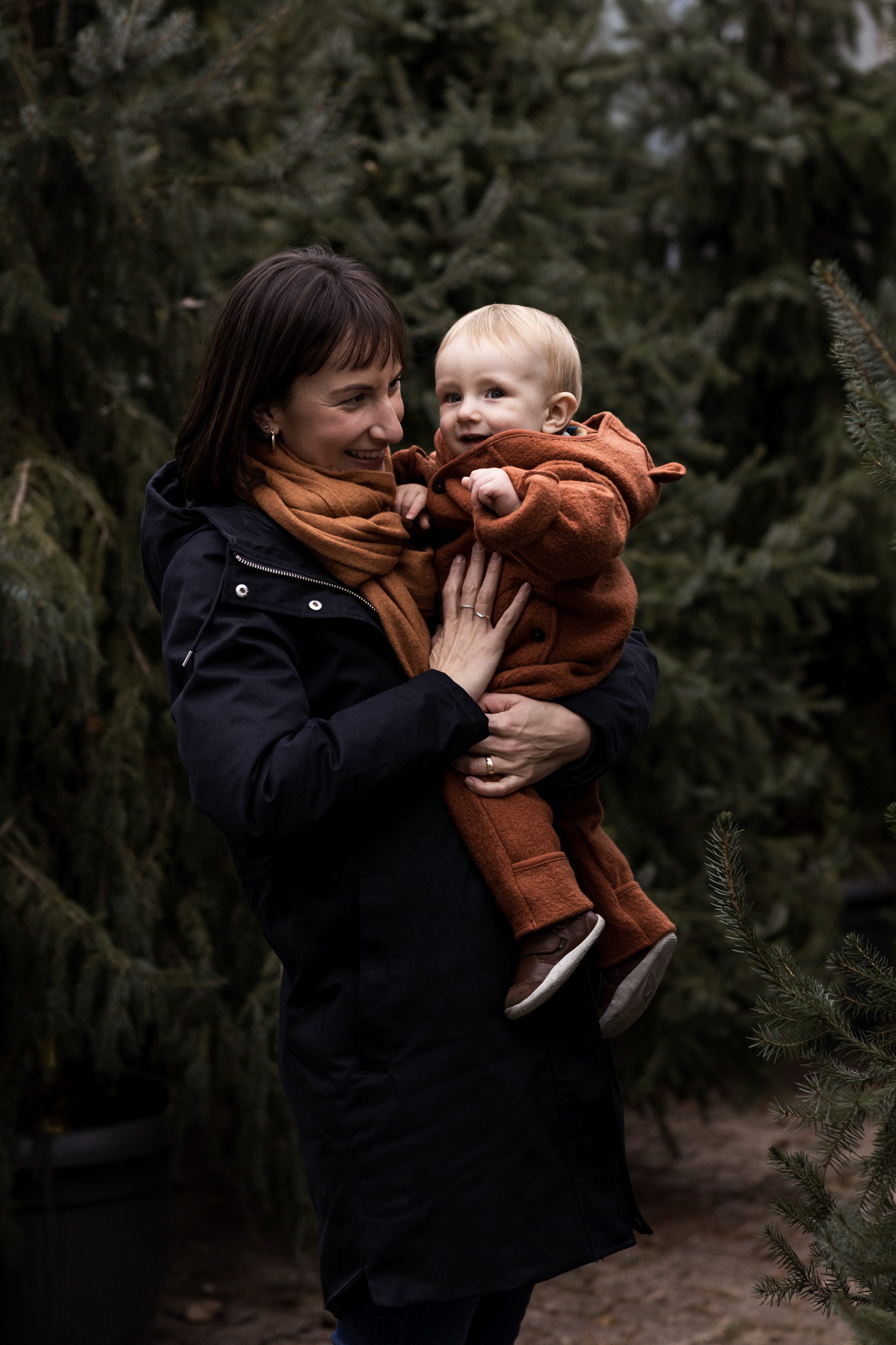 Mama und Sohn - Familien Fotoshooting in Basel im Tannenwald - Fotograf Nicole.Gallery aus Basel