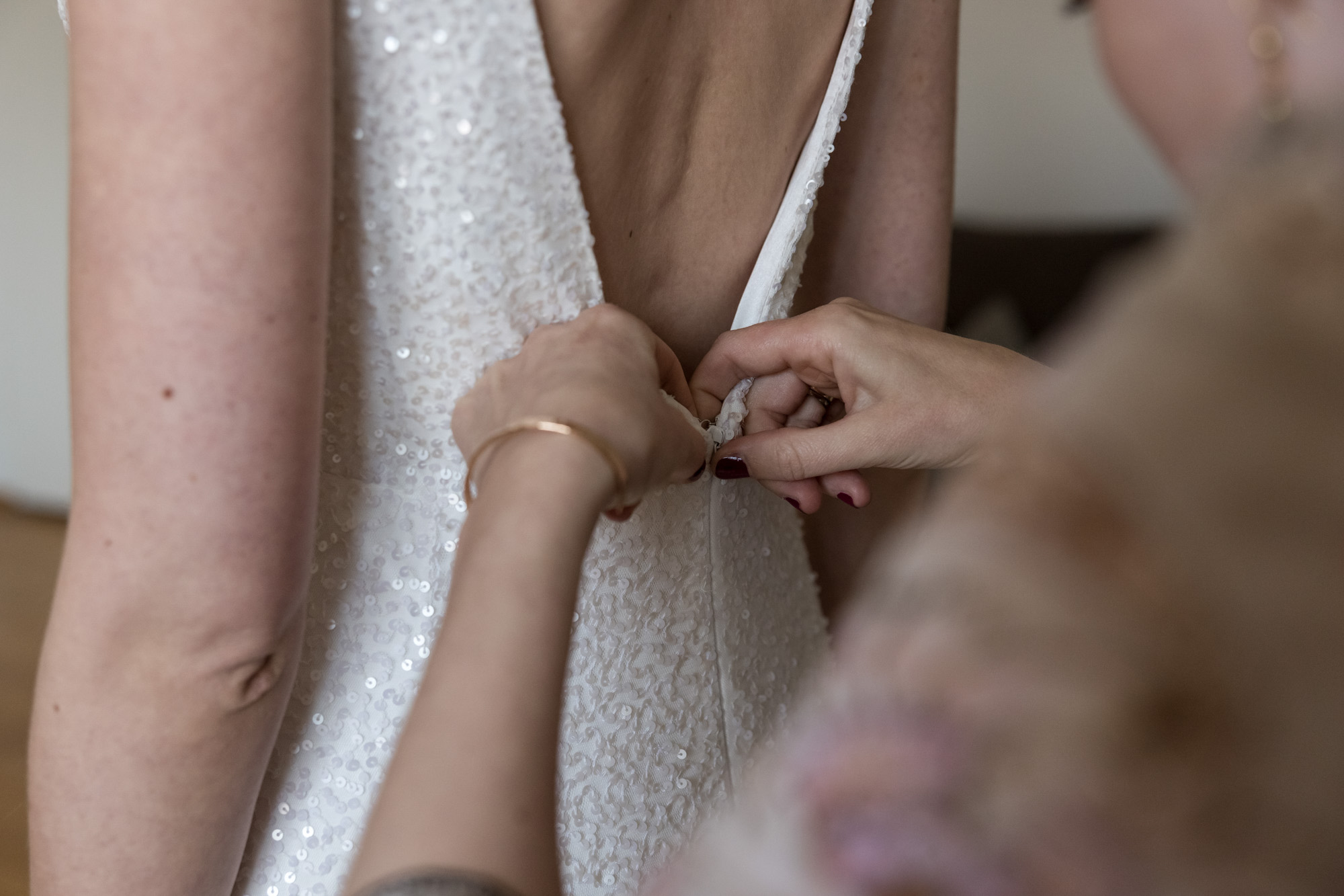 Getting Ready Braut - Hochzeitsvorbereitung - Hochzeitsfotografen Basel