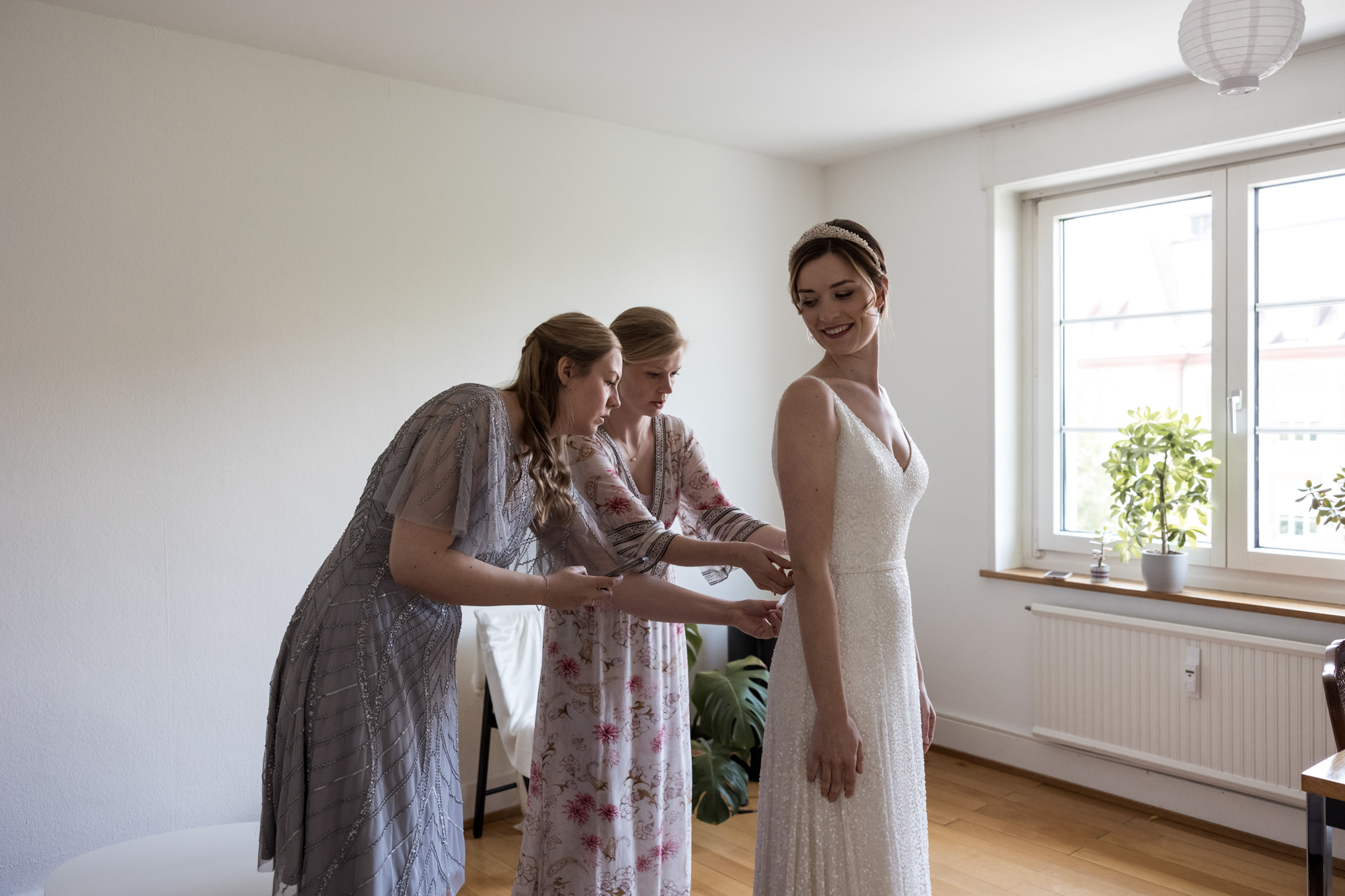 Getting Ready Braut - Hochzeitsvorbereitung - Hochzeitsfotografen Basel