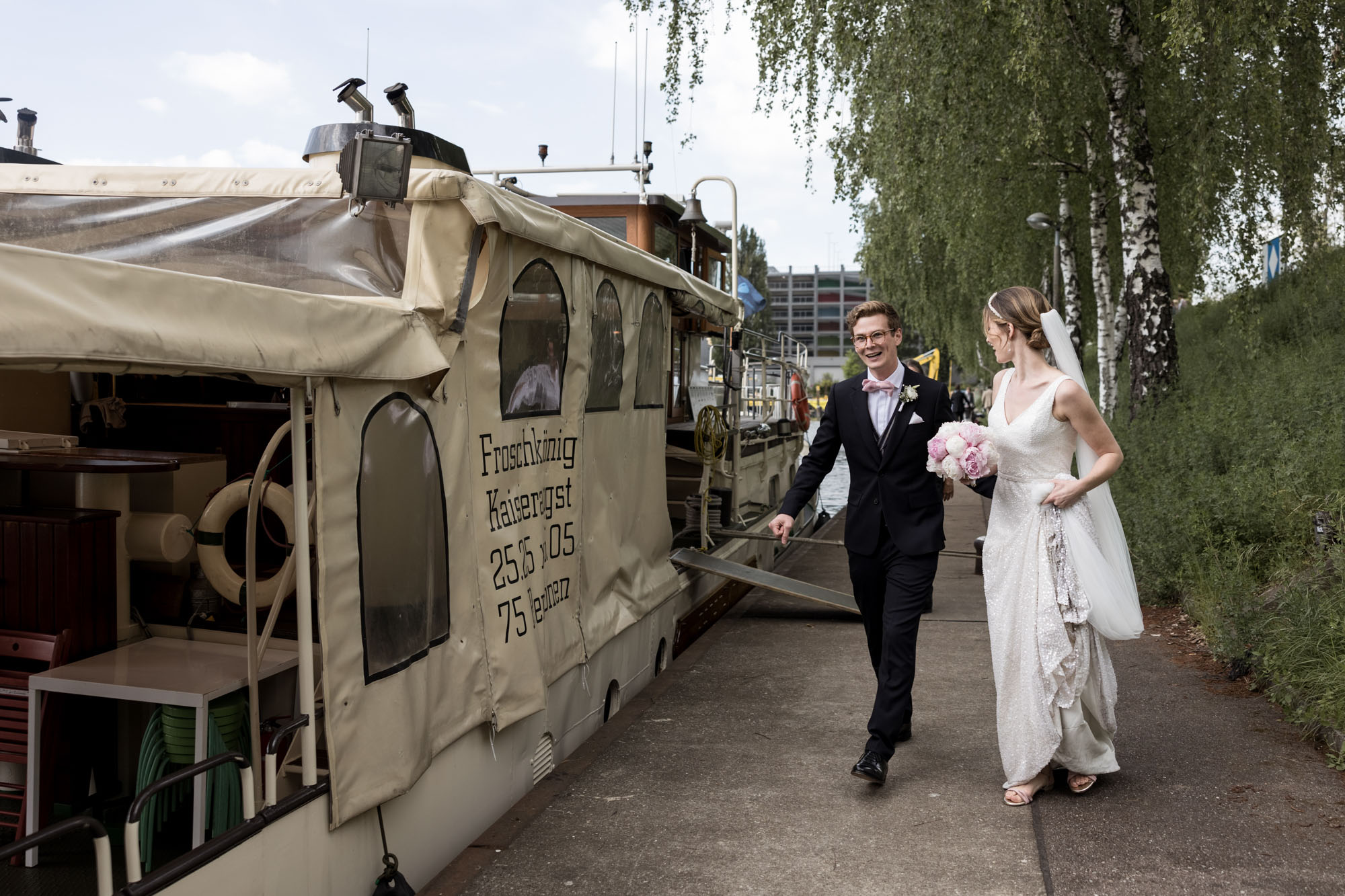 Das Hochzeitspaar bei der Location Ostquai - Hochzeitsfotograf Basel