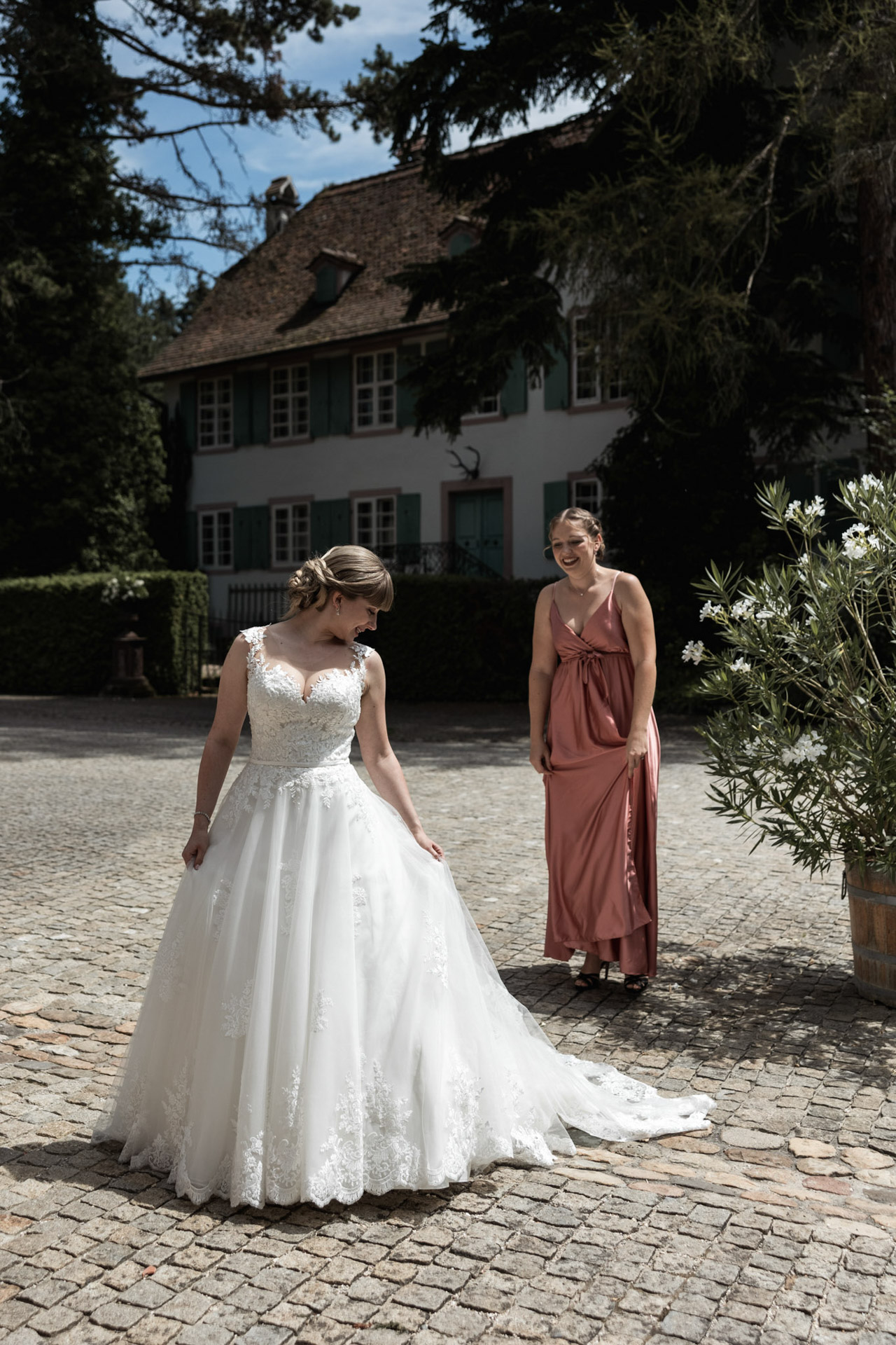 Freie Trauung Villa Wenkenhof - Ankunft der Braut - Hochzeitsfotograf Basel