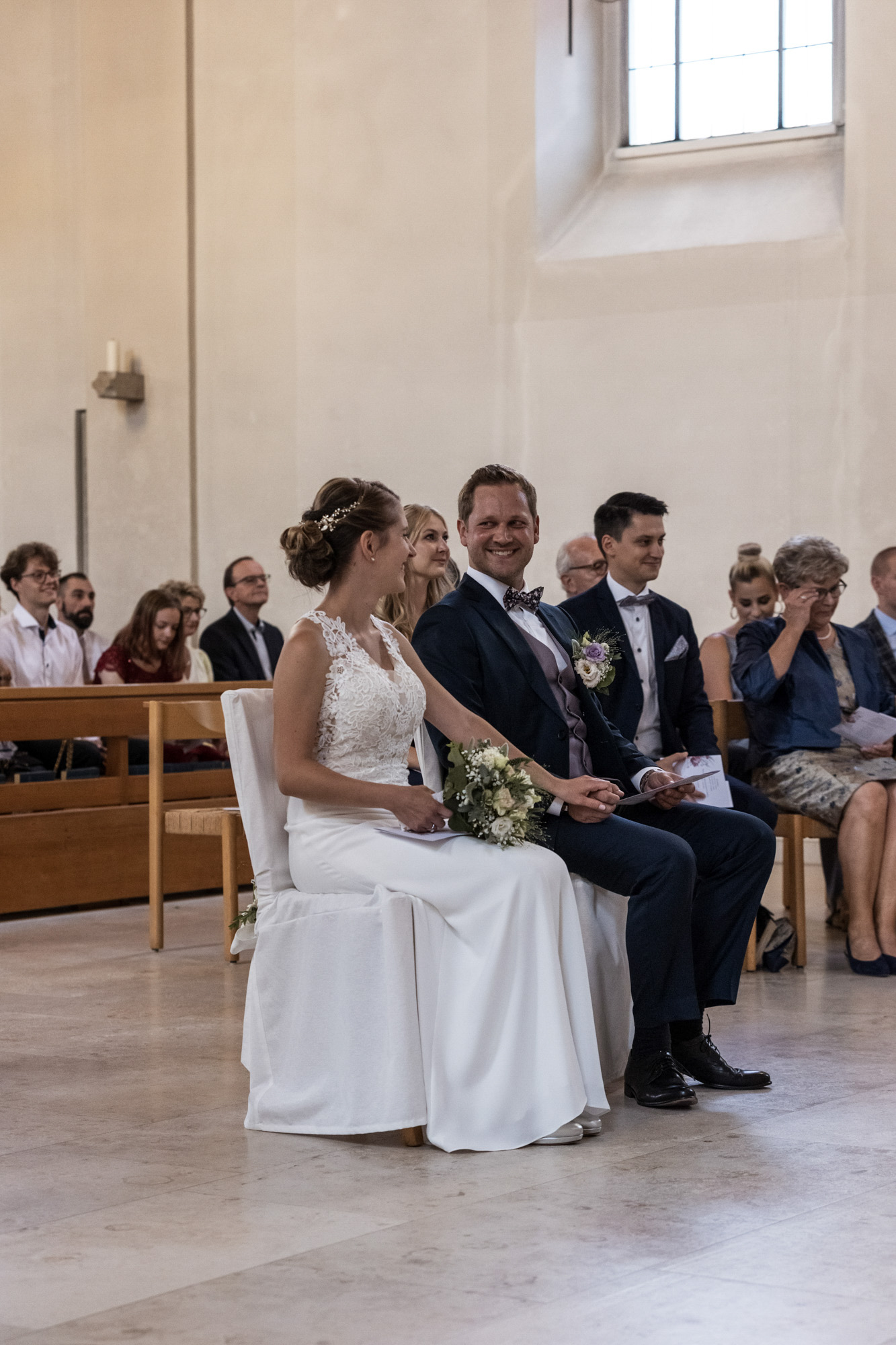 Kirchliche Trauung - Das Paar während der Trauung - Hochzeitsfotograf Basel