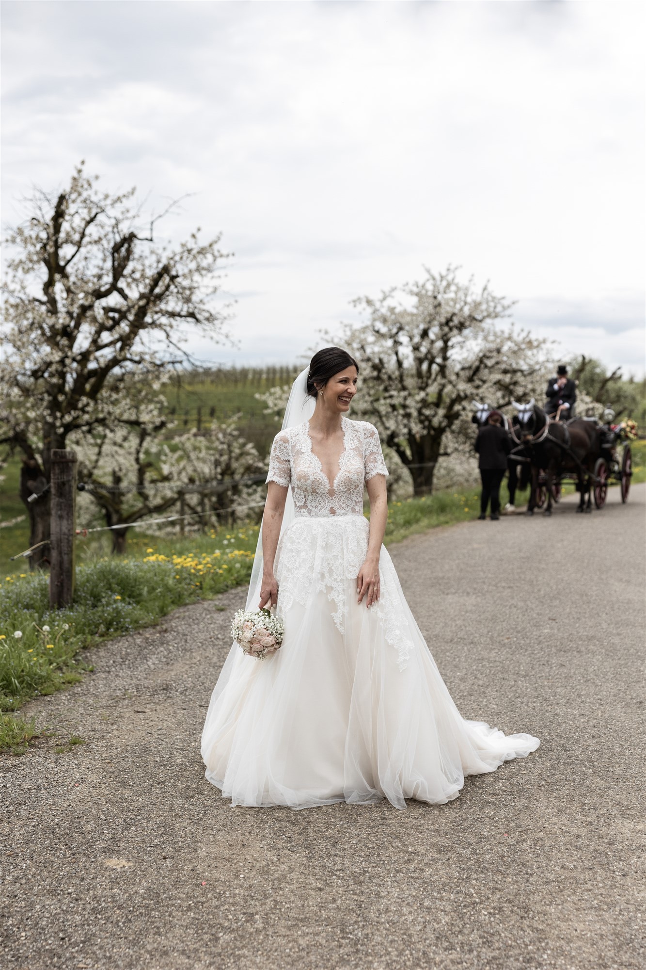 Paar Fotoshooting in der Natur - Die Braut - Hochzeit in Maisprach - Hochzeitsfotograf Basel
