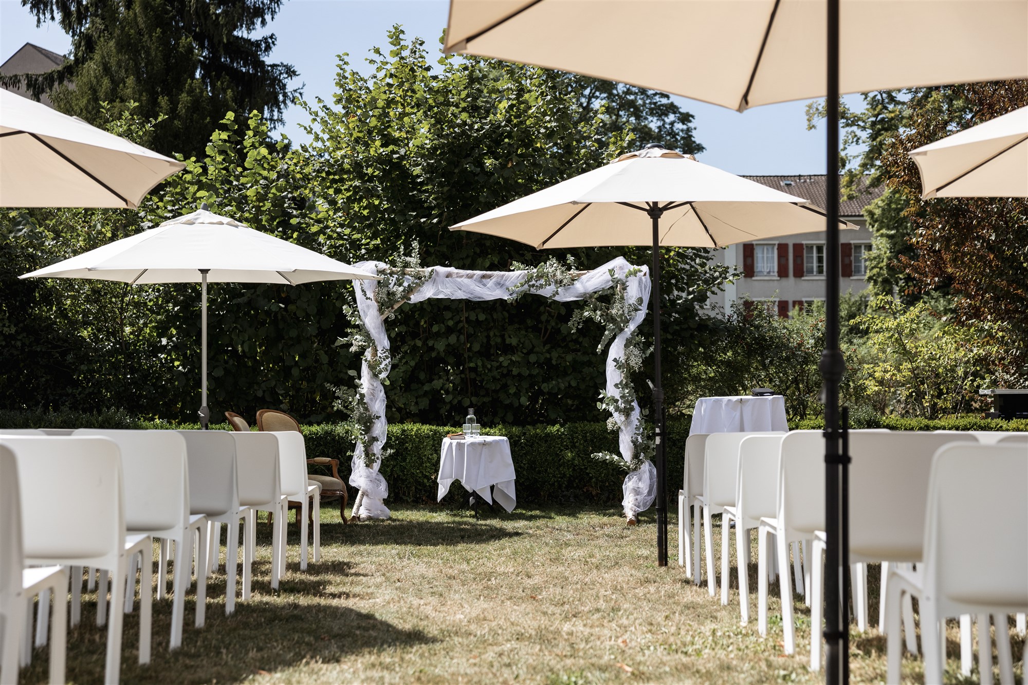 Hochzeitslocation im Hotel Odelya - Freie Trauung Dekoration - Hochzeitsfotograf Basel