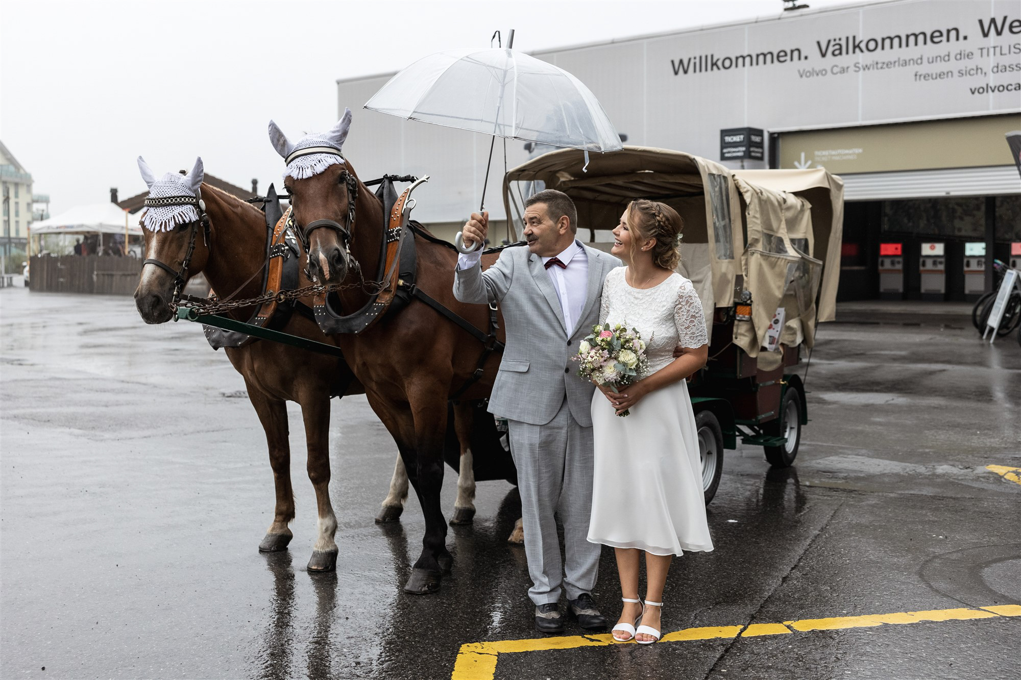 Hochzeit Trübsee Engelberg - Kutschenfahrt - Hochzeitsfotograf Basel Schweiz