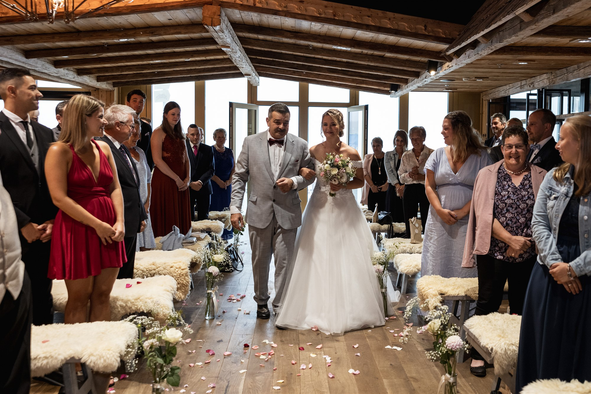 Hochzeit Trübsee Engelberg - Der Einzug der Braut - Hochzeitsfotograf Basel Schweiz