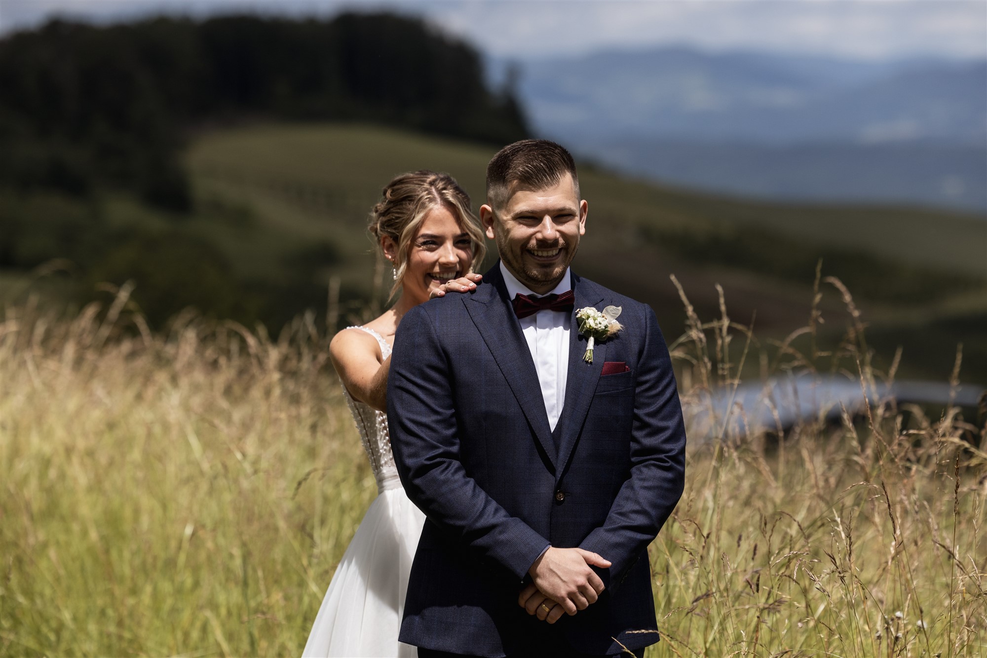 Hochzeit LaFamiglia Fluhberg - First Look des Paares - Hochzeitsfotograf Basel Schweiz