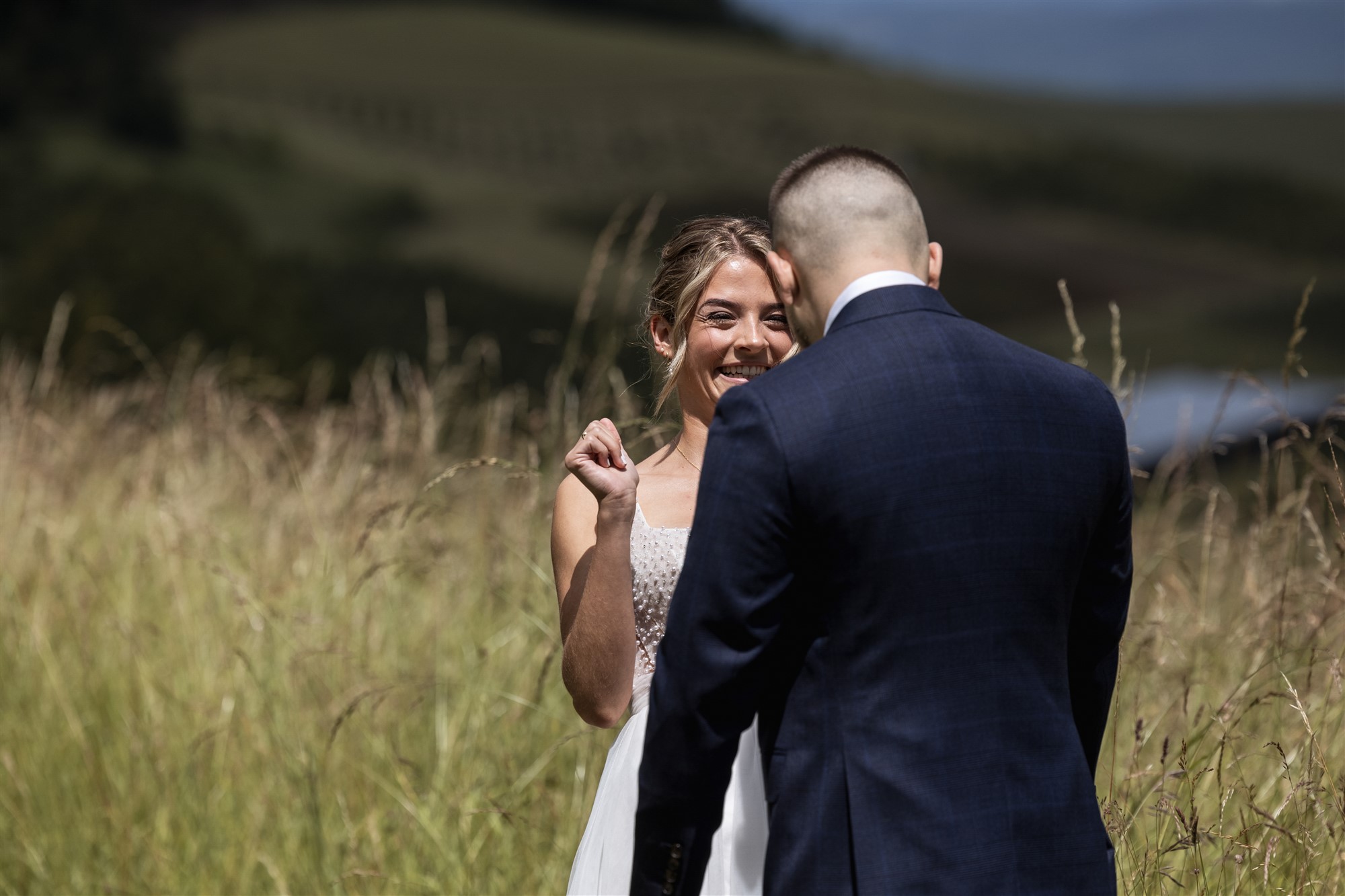 Hochzeit LaFamiglia Fluhberg - First Look des Paares - Hochzeitsfotograf Basel Schweiz