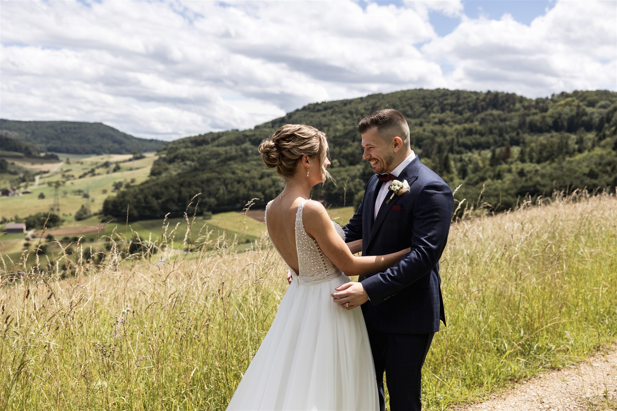 Hochzeit LaFamiglia Fluhberg - First Look des Paares - Hochzeitsfotograf Basel Schweiz