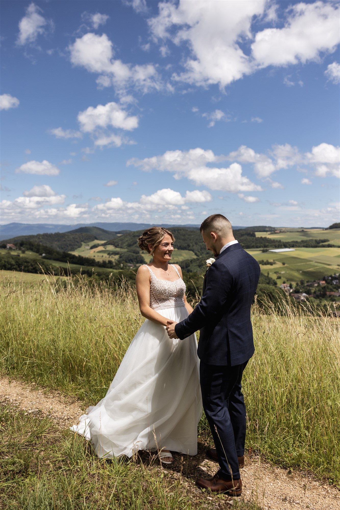 Hochzeit LaFamiglia Fluhberg - First Look des Paares - Hochzeitsfotograf Basel Schweiz