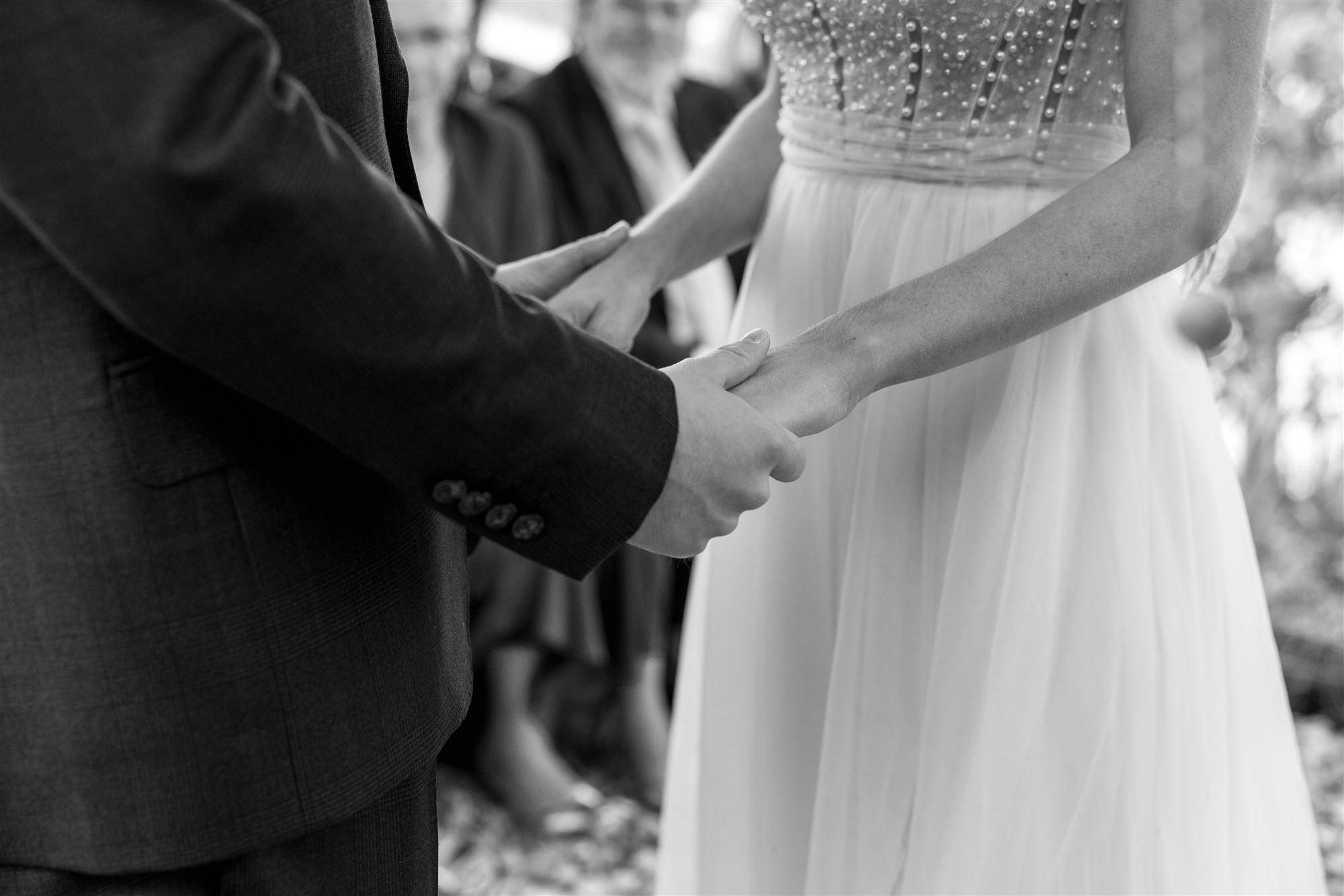 Hochzeit LaFamiglia Fluhberg - Das Hochzeitspaar während der Trauung - Hochzeitsfotograf Basel Schweiz