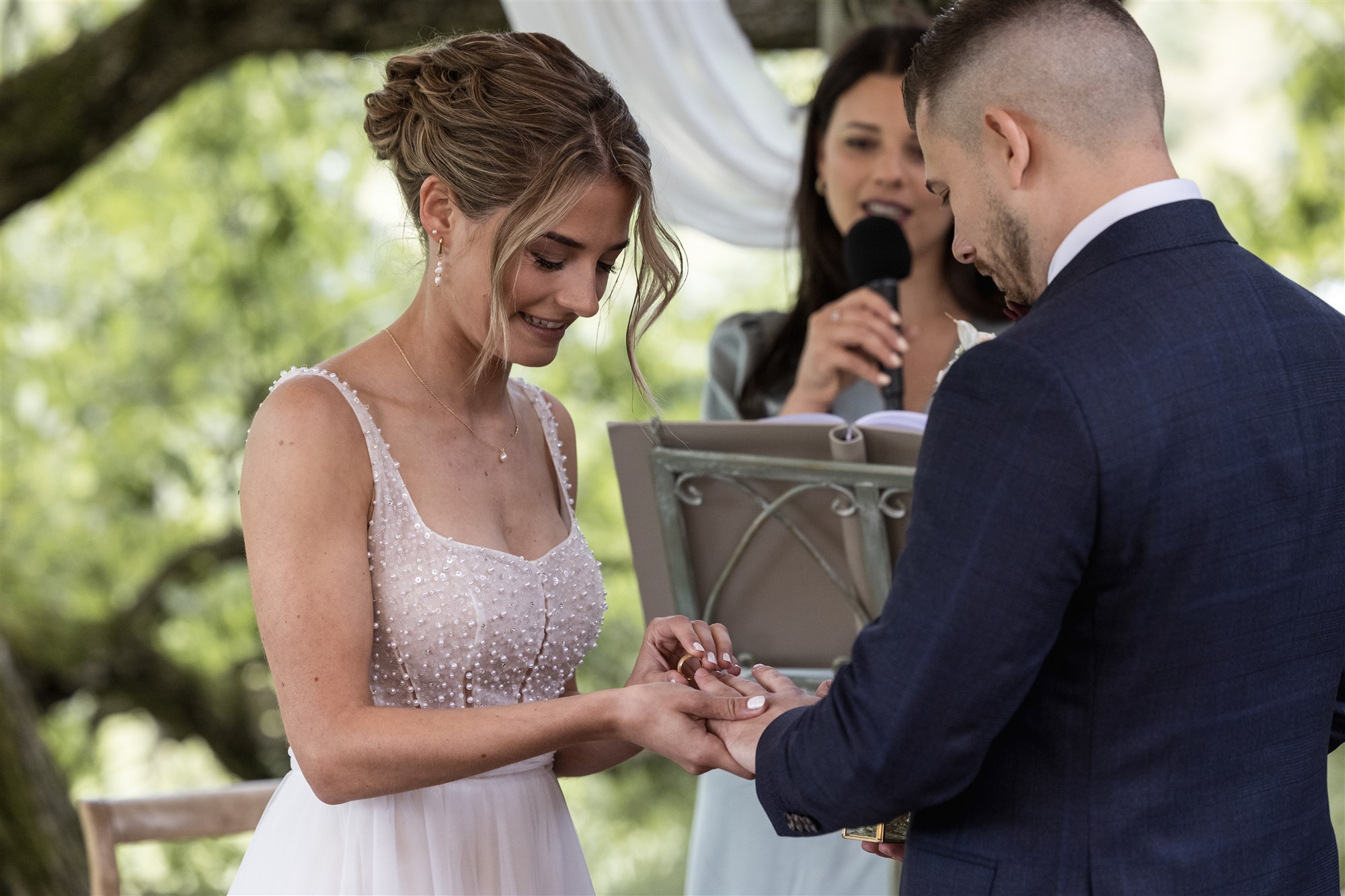 Hochzeit LaFamiglia Fluhberg - Der Ringtausch - Hochzeitsfotograf Basel Schweiz