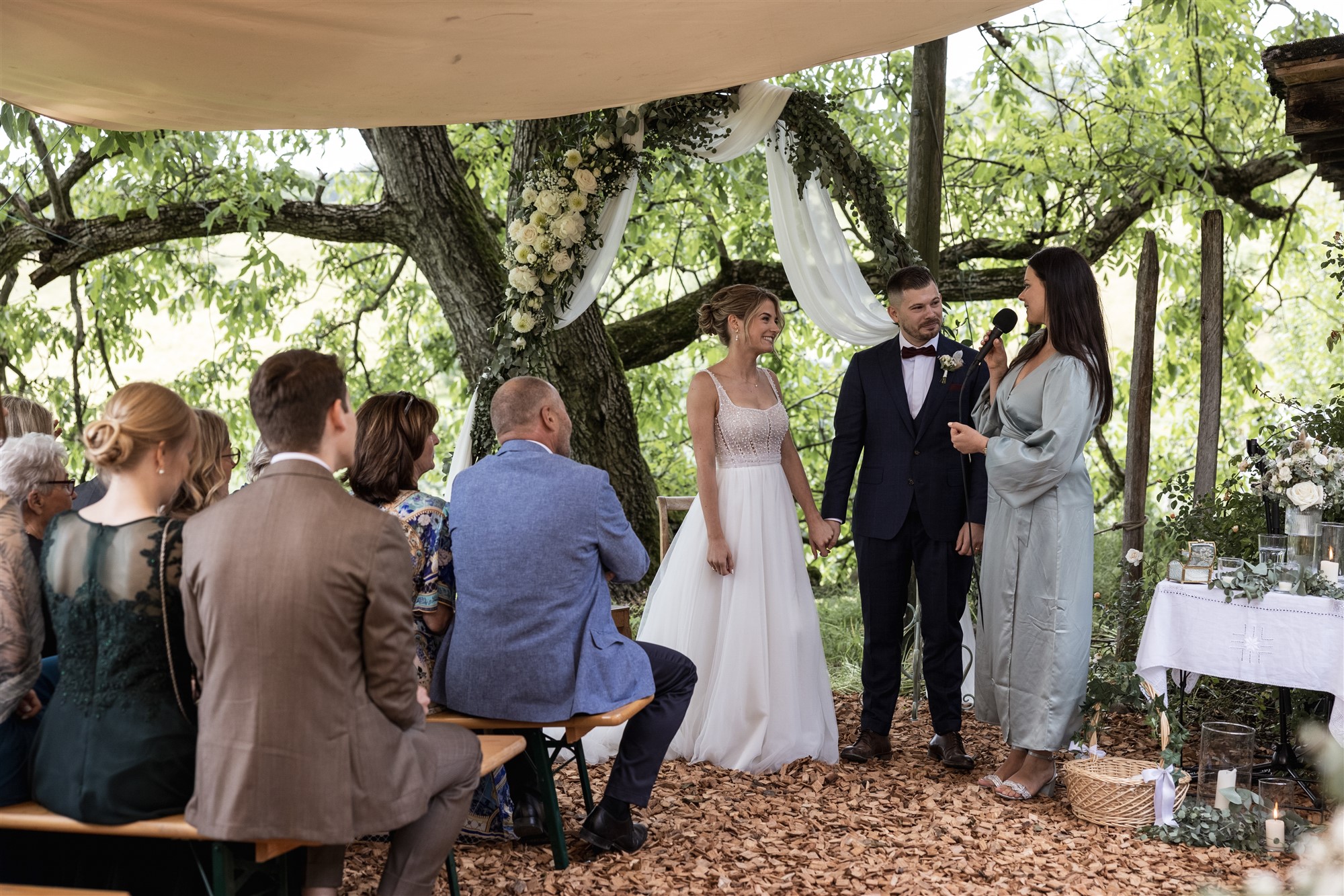 Hochzeit LaFamiglia Fluhberg - Der Auszug - Hochzeitsfotograf Basel Schweiz