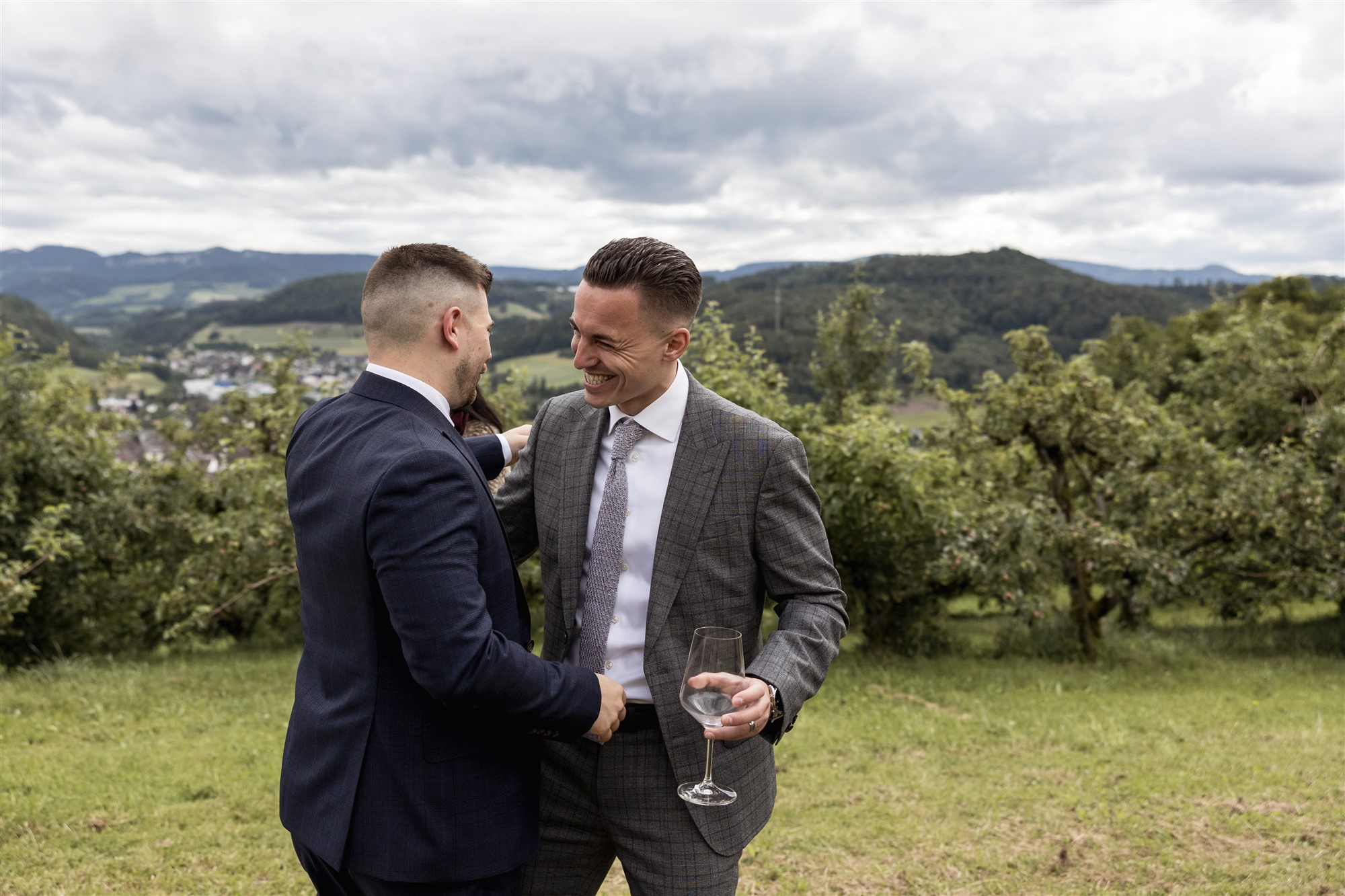 Hochzeit LaFamiglia Fluhberg - Hochzeitspaar bedankt sich - Hochzeitsfotograf Basel Schweiz