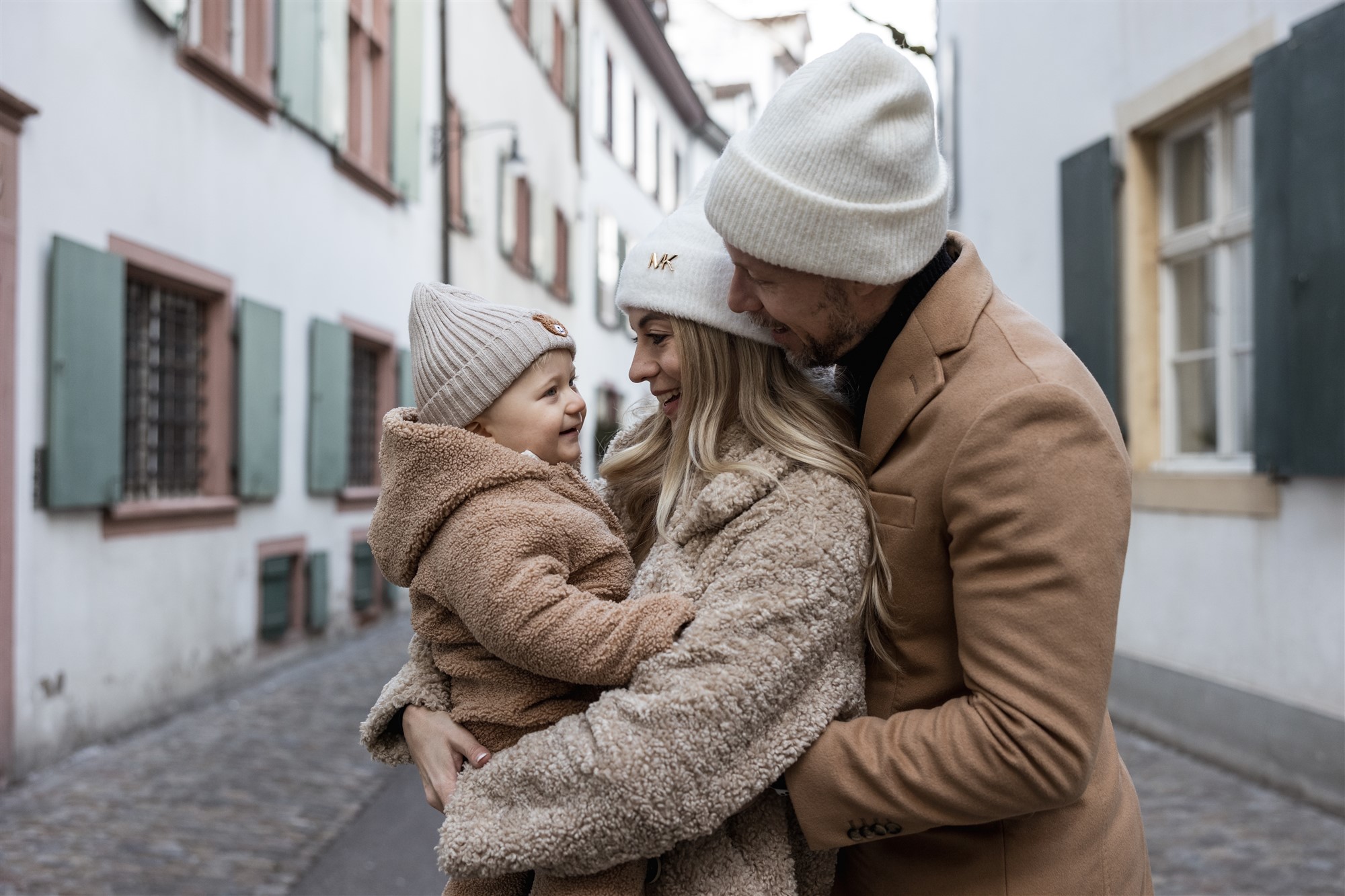 Familienbilder in der Altstadt - Fotograf Nicole.Gallery aus Basel