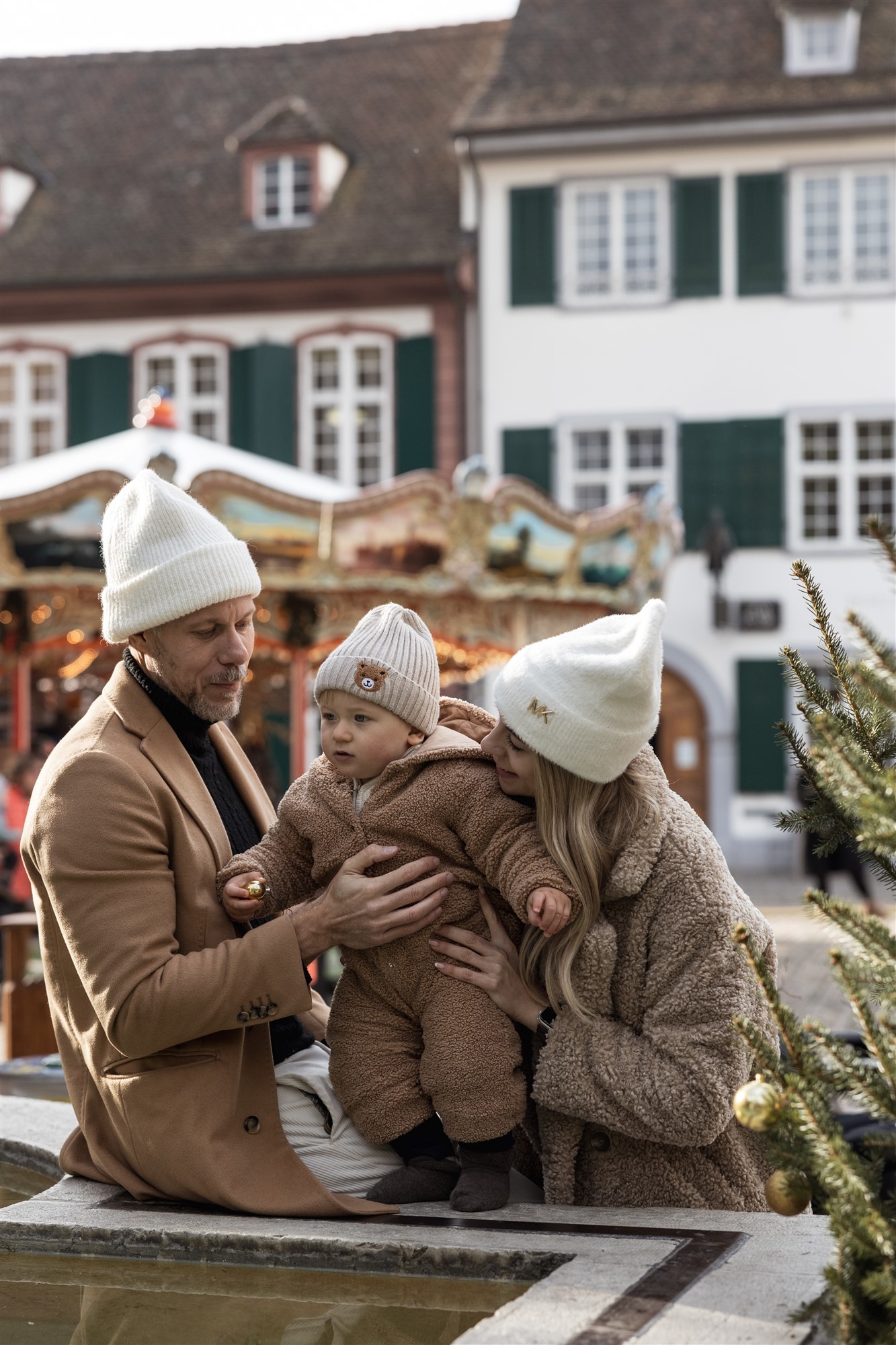 Familienbilder in der Altstadt - Familienfotoshooting am Weihnachtsmarkt - Fotograf Nicole.Gallery aus Basel