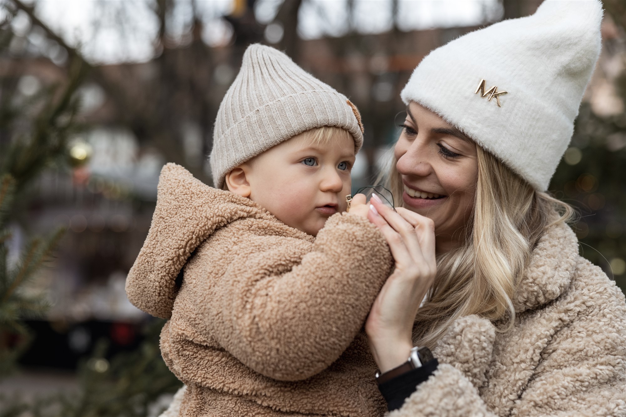 Familienbilder in der Altstadt - Familienfotoshooting am Weihnachtsmarkt - Fotograf Nicole.Gallery aus Basel