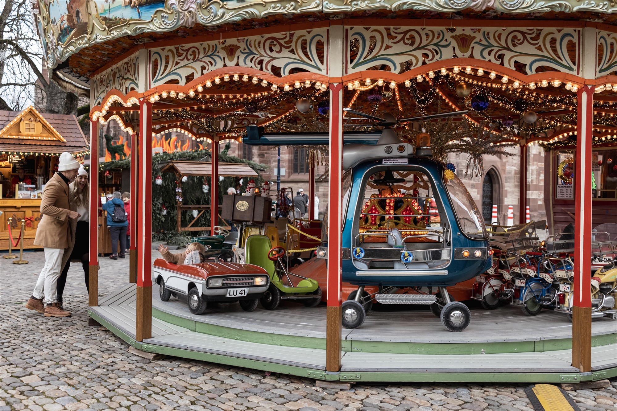 Familienbilder in der Altstadt - Familienfotoshooting am Weihnachtsmarkt - Fotograf Nicole.Gallery aus Basel