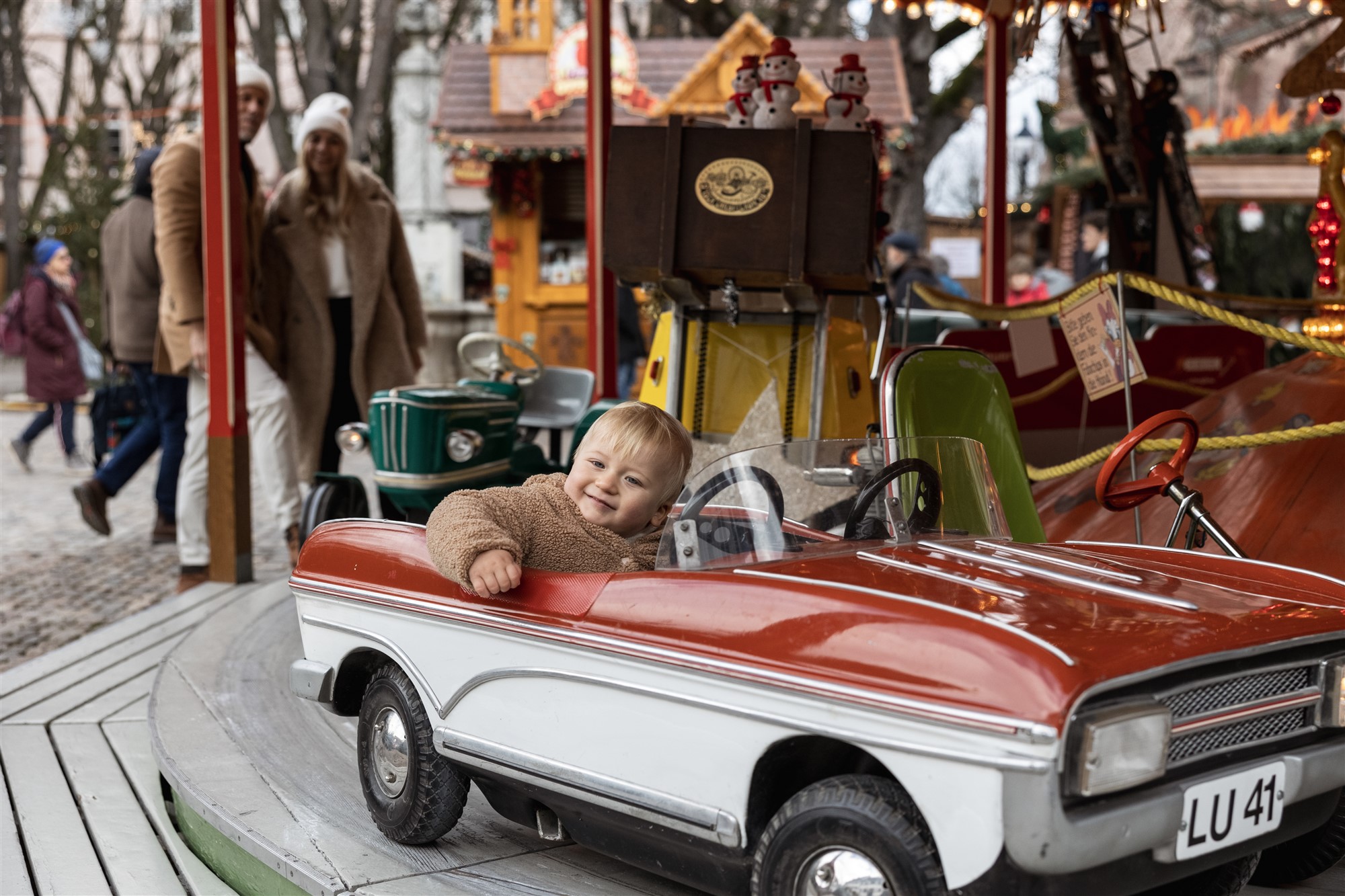 Familienbilder in der Altstadt - Familienfotoshooting am Weihnachtsmarkt - Fotograf Nicole.Gallery aus Basel