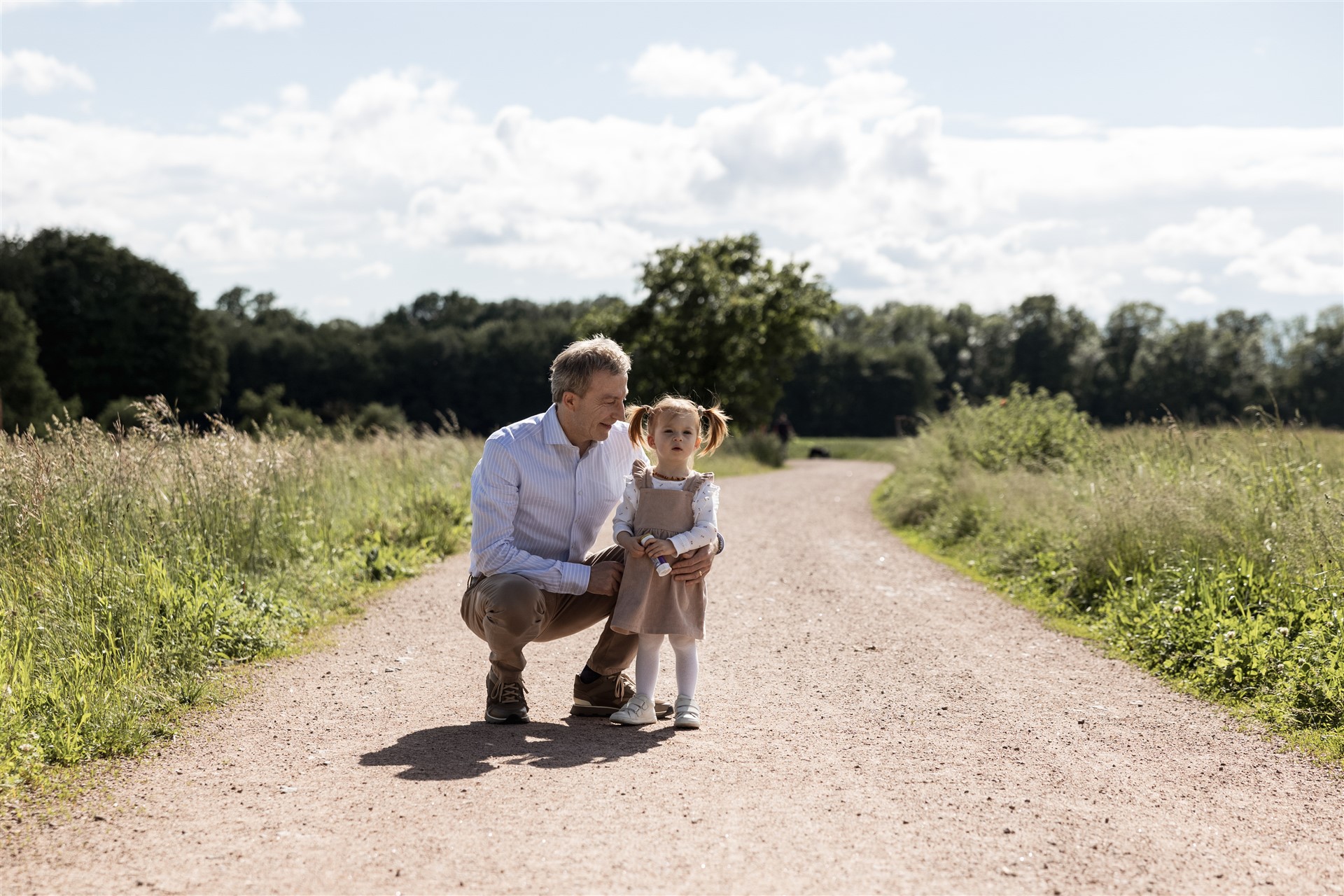 Familienfotoshooting im Frühling - Papa und Tochter - Fotografin Nicole.Gallery aus Basel