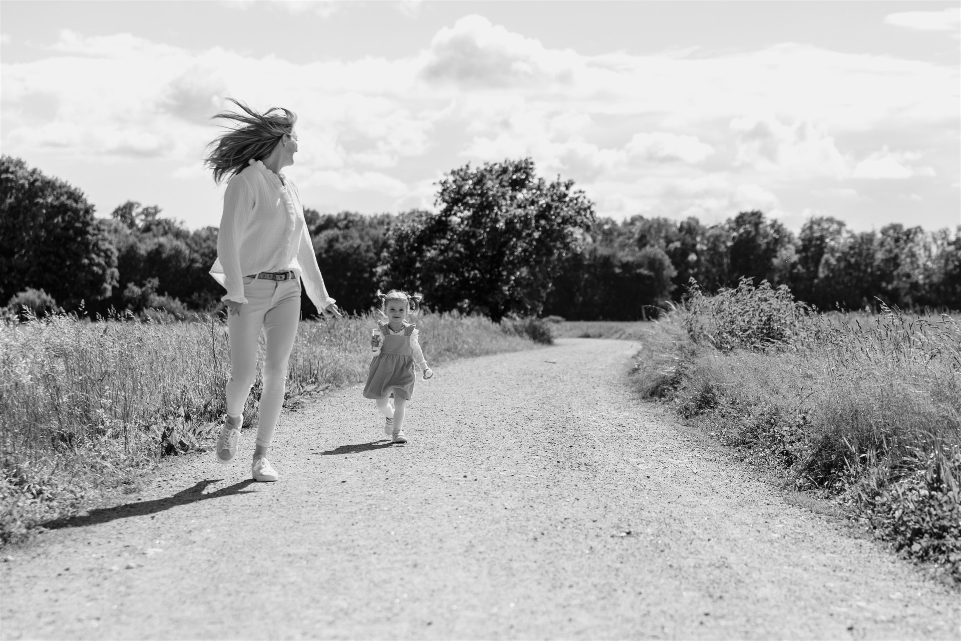 Familienfotoshooting im Frühling - Mama mit Tochter - Fotografin Nicole.Gallery aus Basel