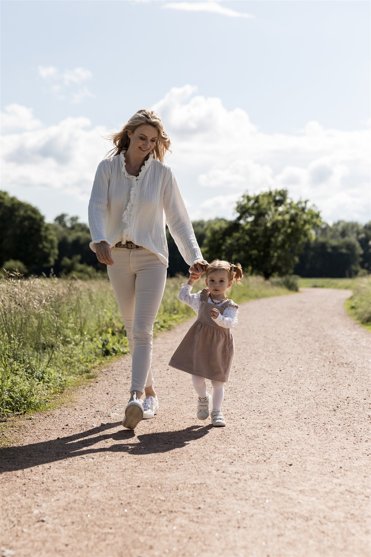 Familienfotoshooting im Frühling - Mama mit Tochter - Fotografin Nicole.Gallery aus Basel