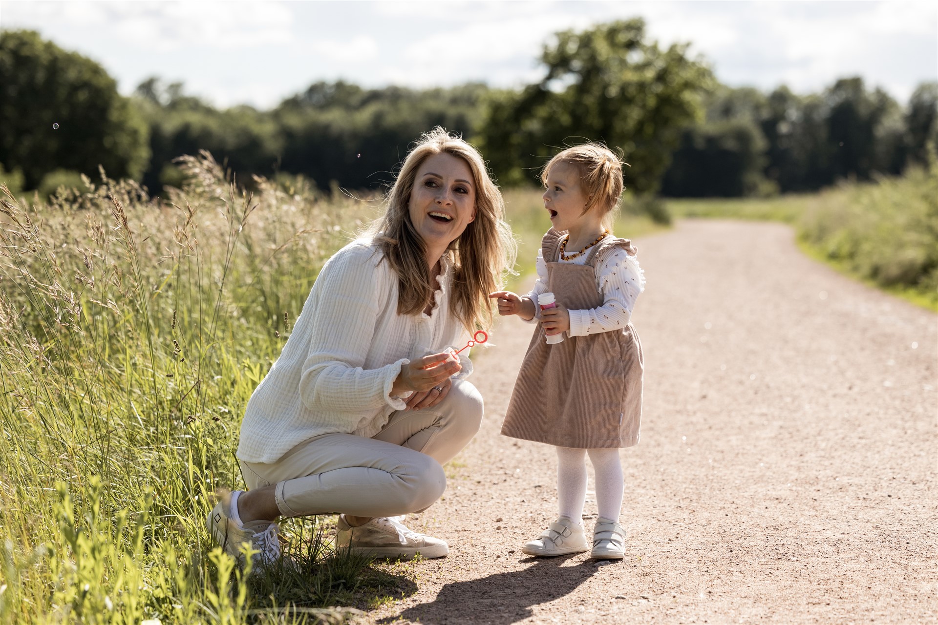 Familienfotoshooting im Frühling - Mama mit Tochter - Fotografin Nicole.Gallery aus Basel