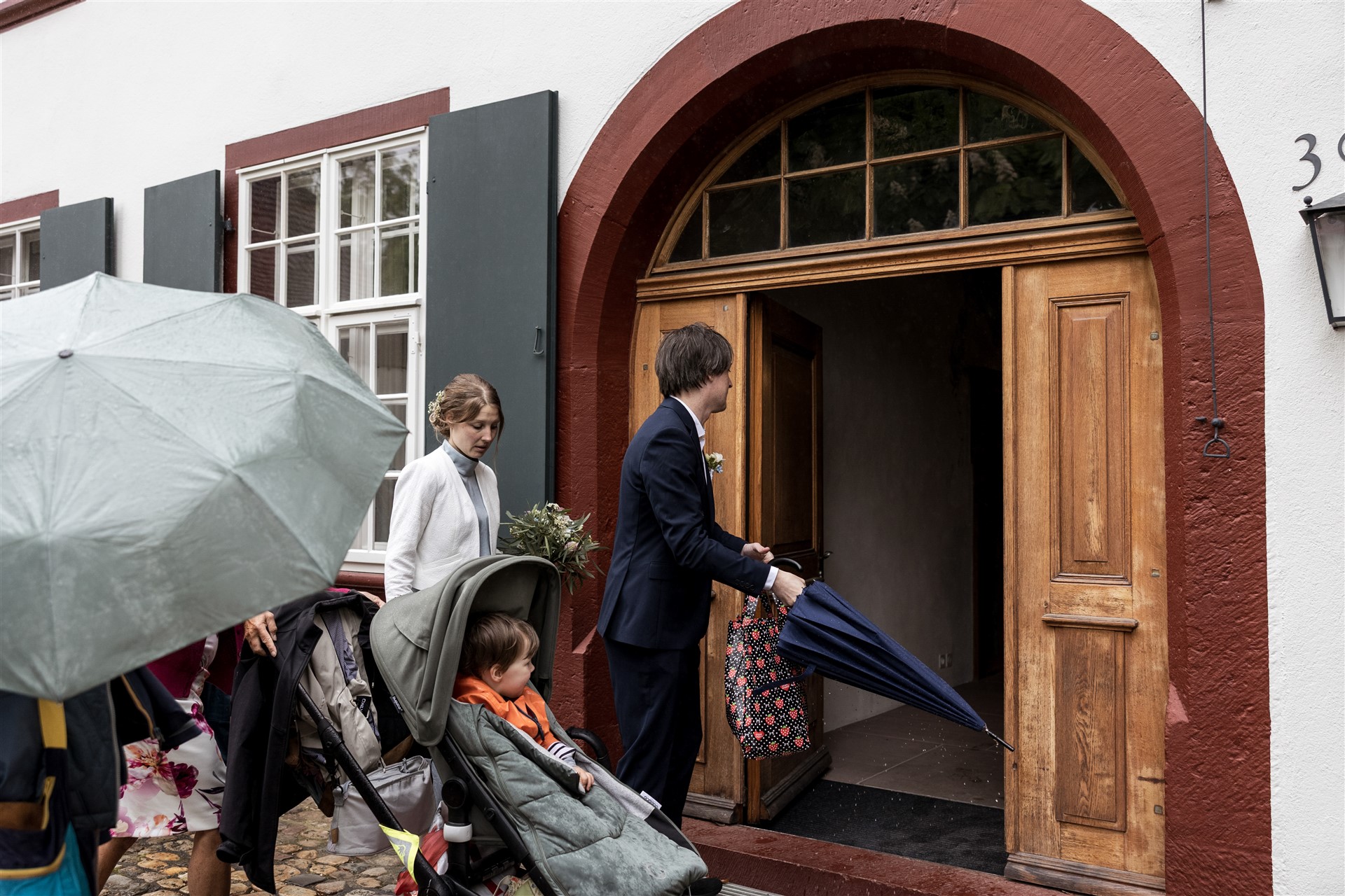 Lüscherhaus in Riehen - Einzug ins Standesamt - Hochzeitsfotograf Basel Schweiz
