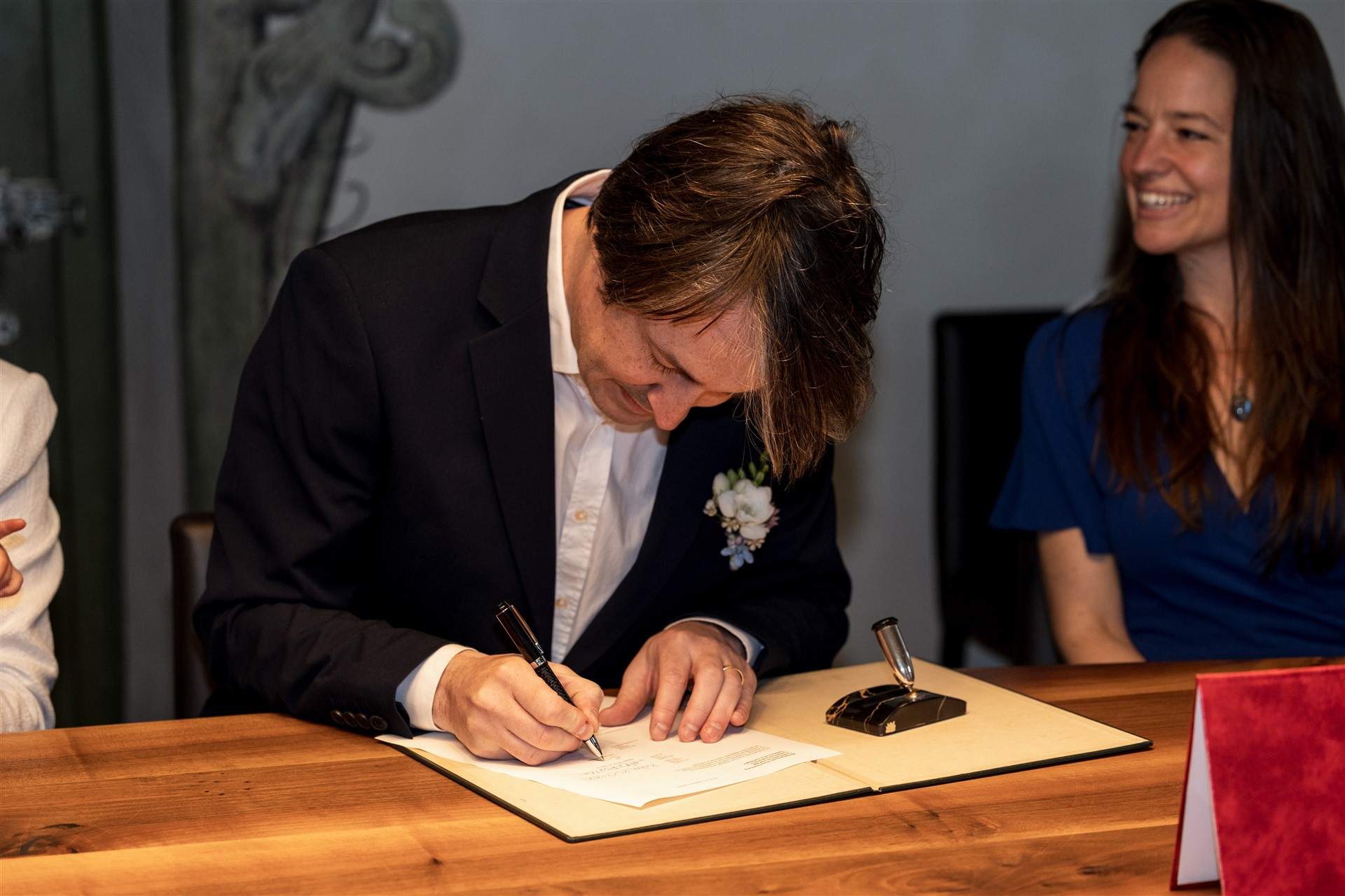Lüscherhaus in Riehen - Emotionale Ziviltrauung - Hochzeitsfotograf Basel Schweiz