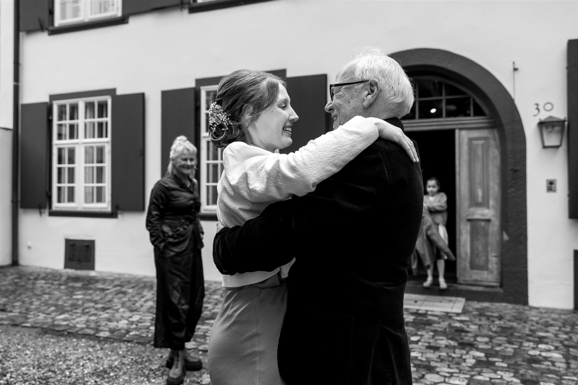 Lüscherhaus in Riehen - Gratulationen nach der Trauung - Hochzeitsfotograf Basel Schweiz