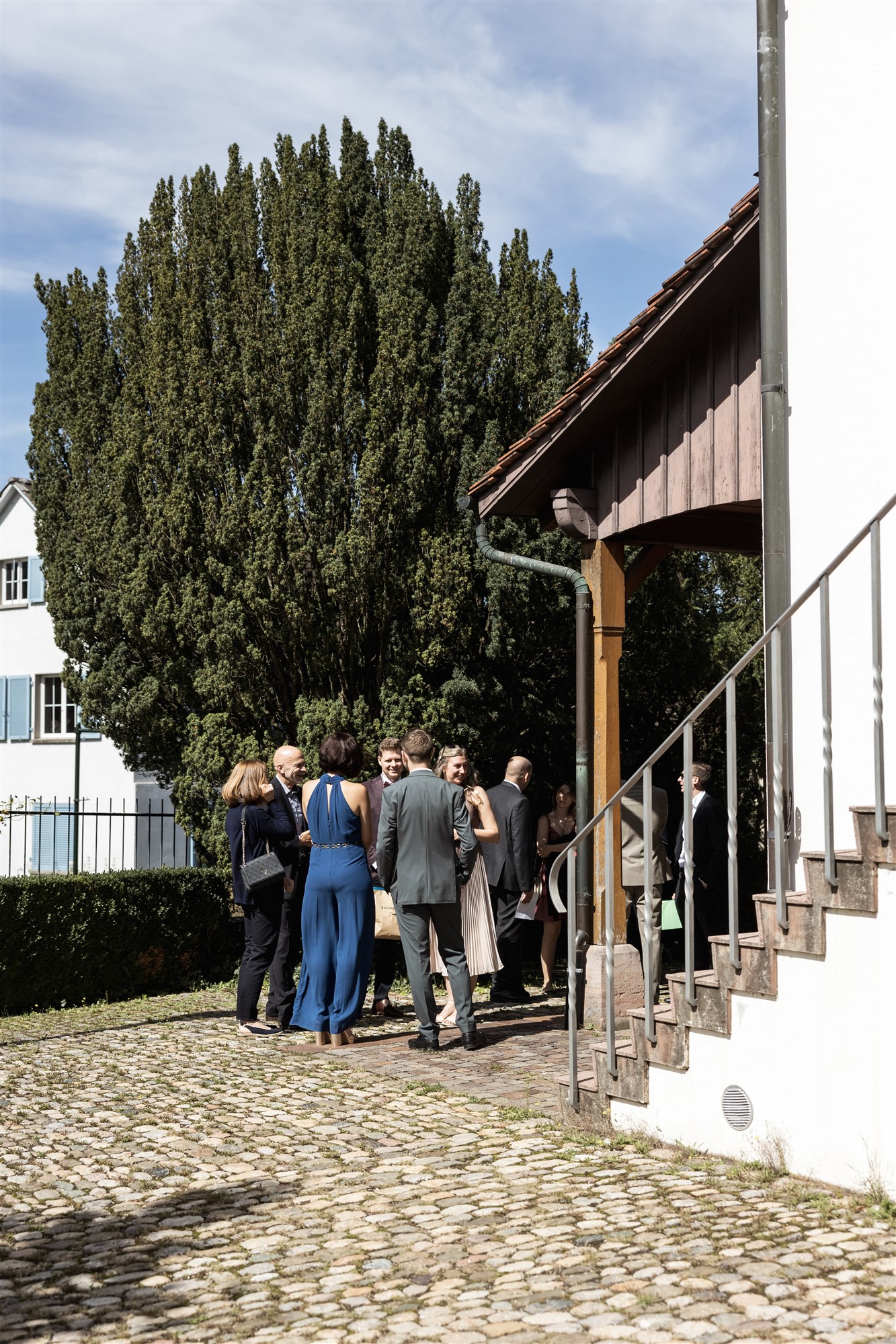 Kirche Biel-Benken - Ankunft der Gäste - Hochzeitsfotograf Basel Schweiz