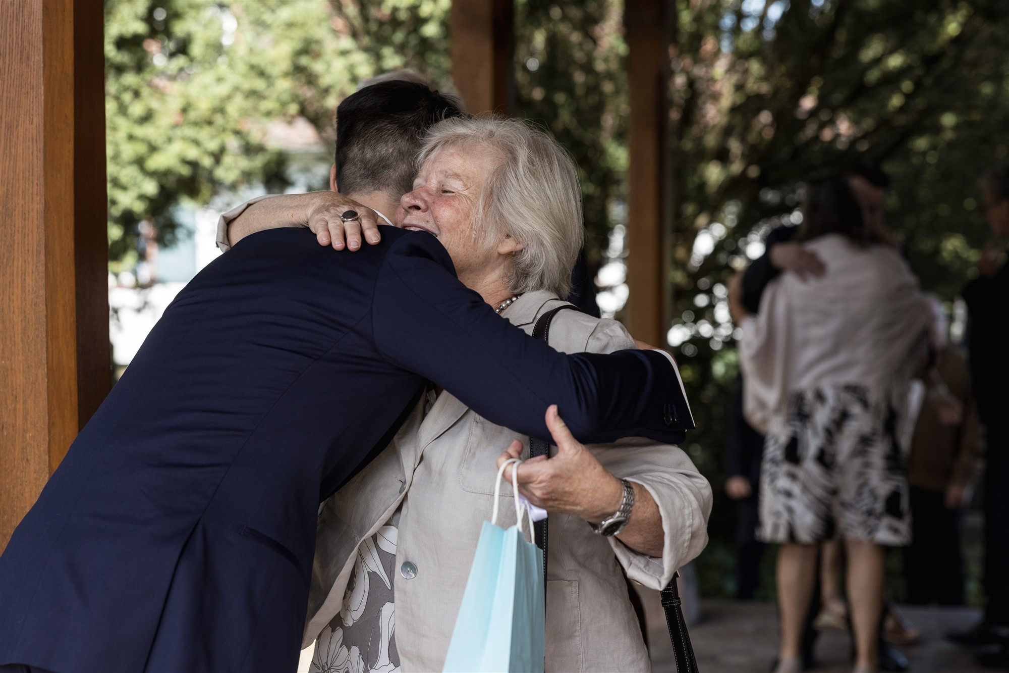 Kirche Biel-Benken - Ankunft der Gäste - Hochzeitsfotograf Basel Schweiz