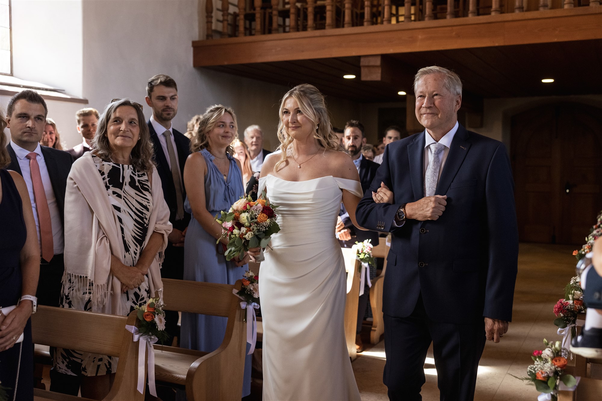 Kirche Biel-Benken - Der Einzug der Braut - Hochzeitsfotograf Basel Schweiz